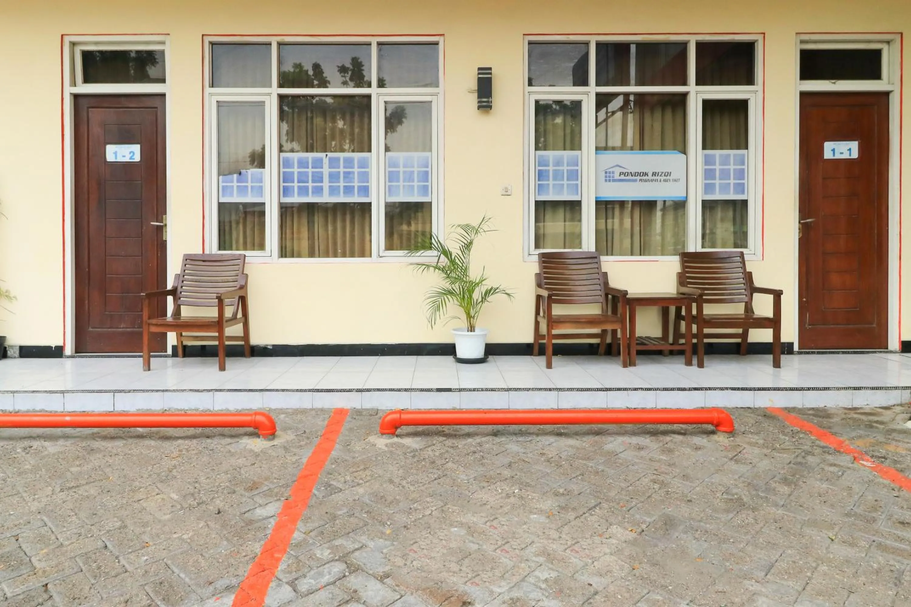 Facade/entrance in Penginapan Pondok Rizqi Syariah