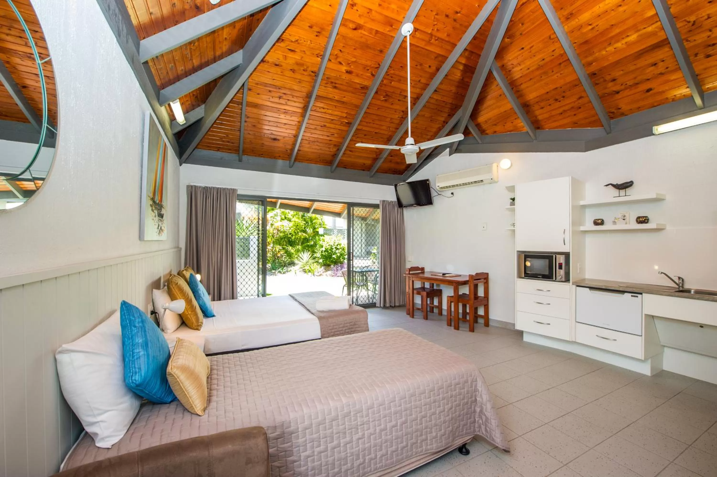 Living room, Bed in Island Leisure Resort