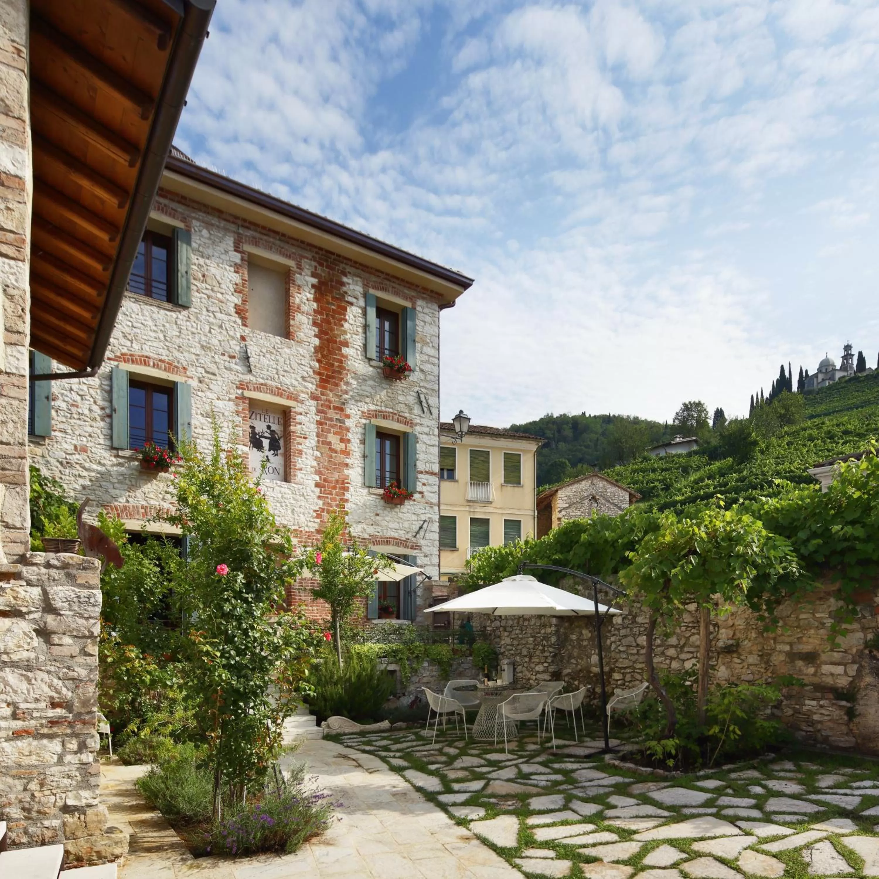 Property building in Le Zitelle di Ron