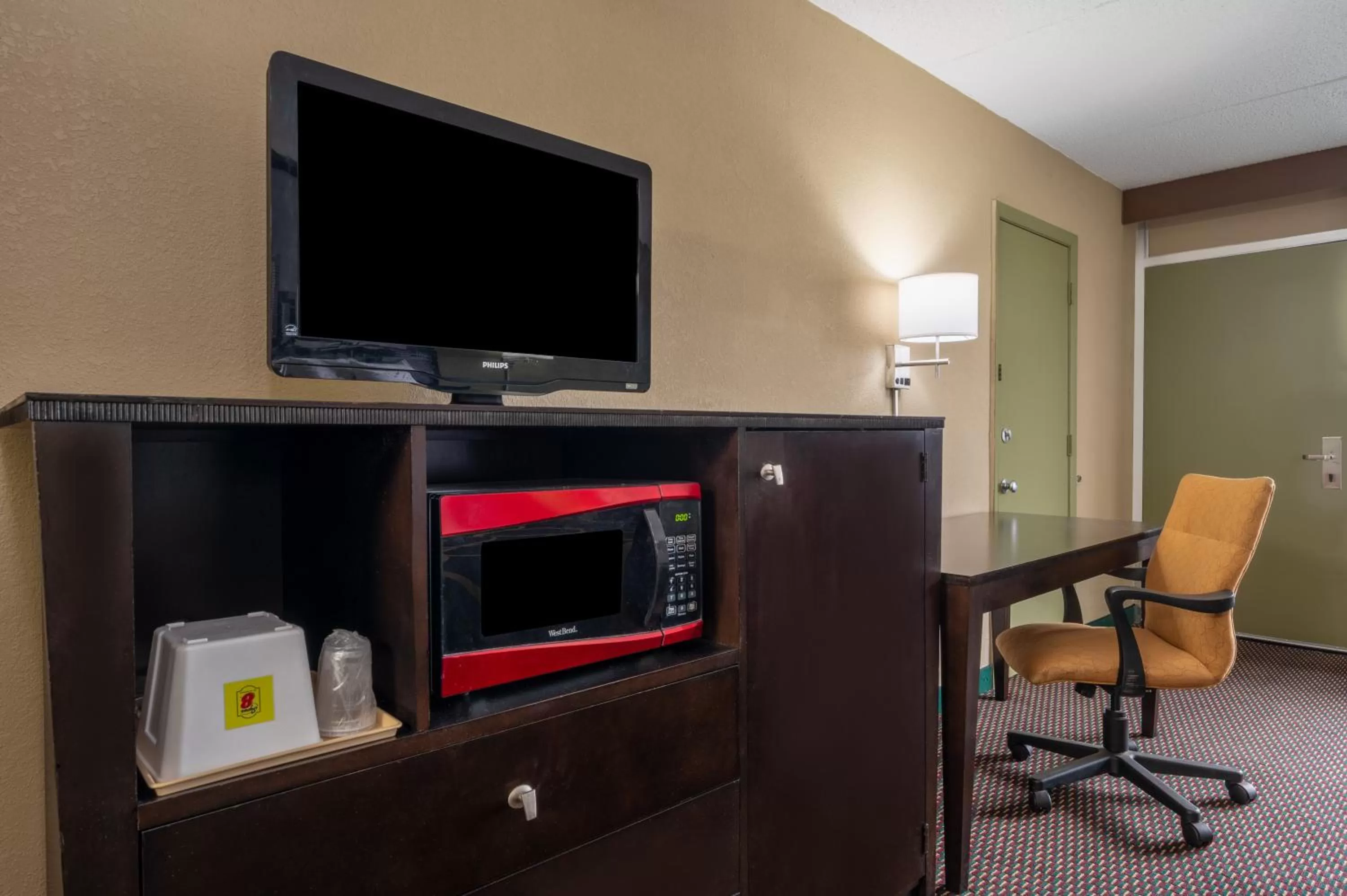 TV and multimedia in Super 8 by Wyndham Perrysburg-Toledo