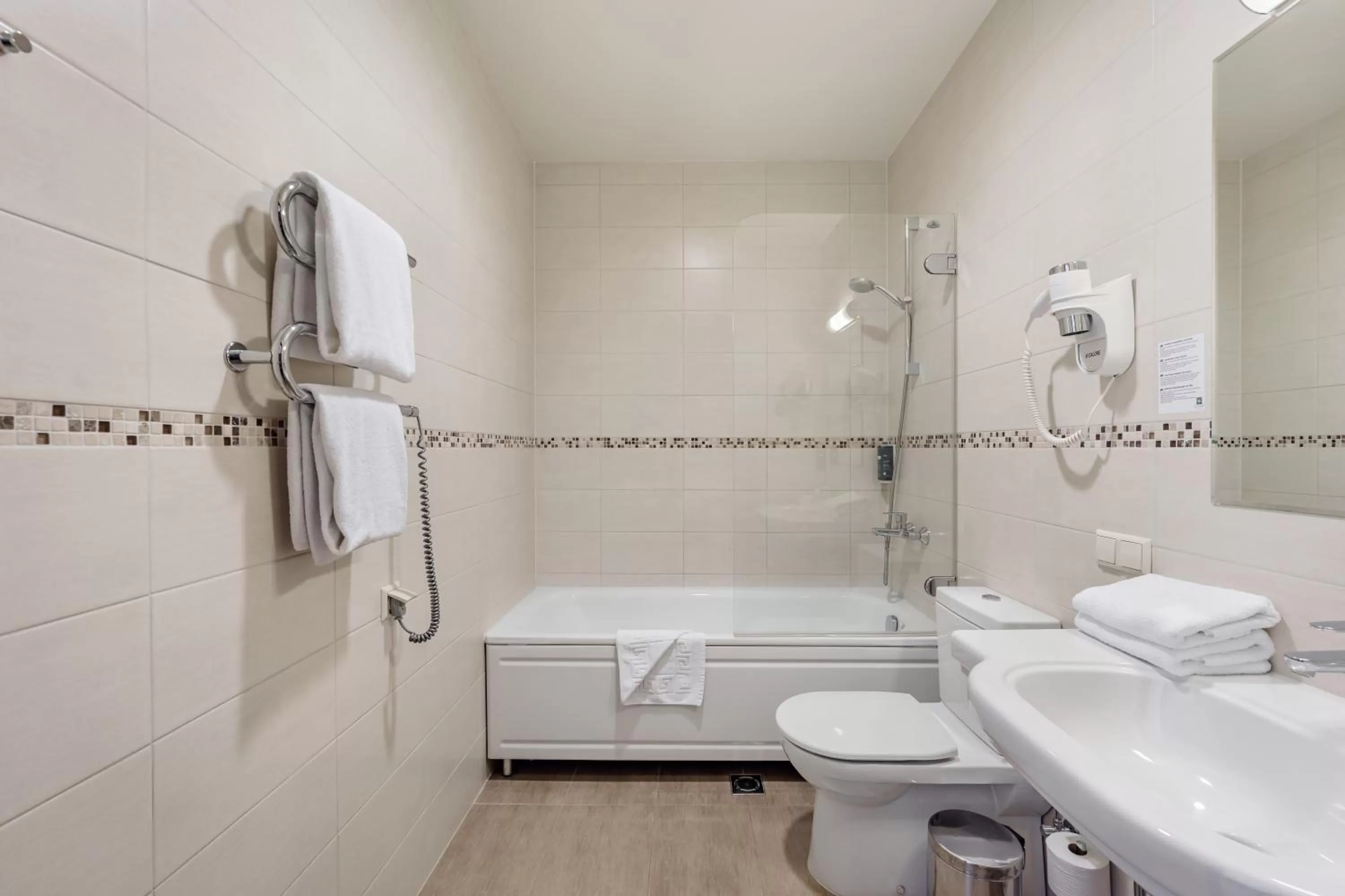 Toilet in Euterpe Hotel