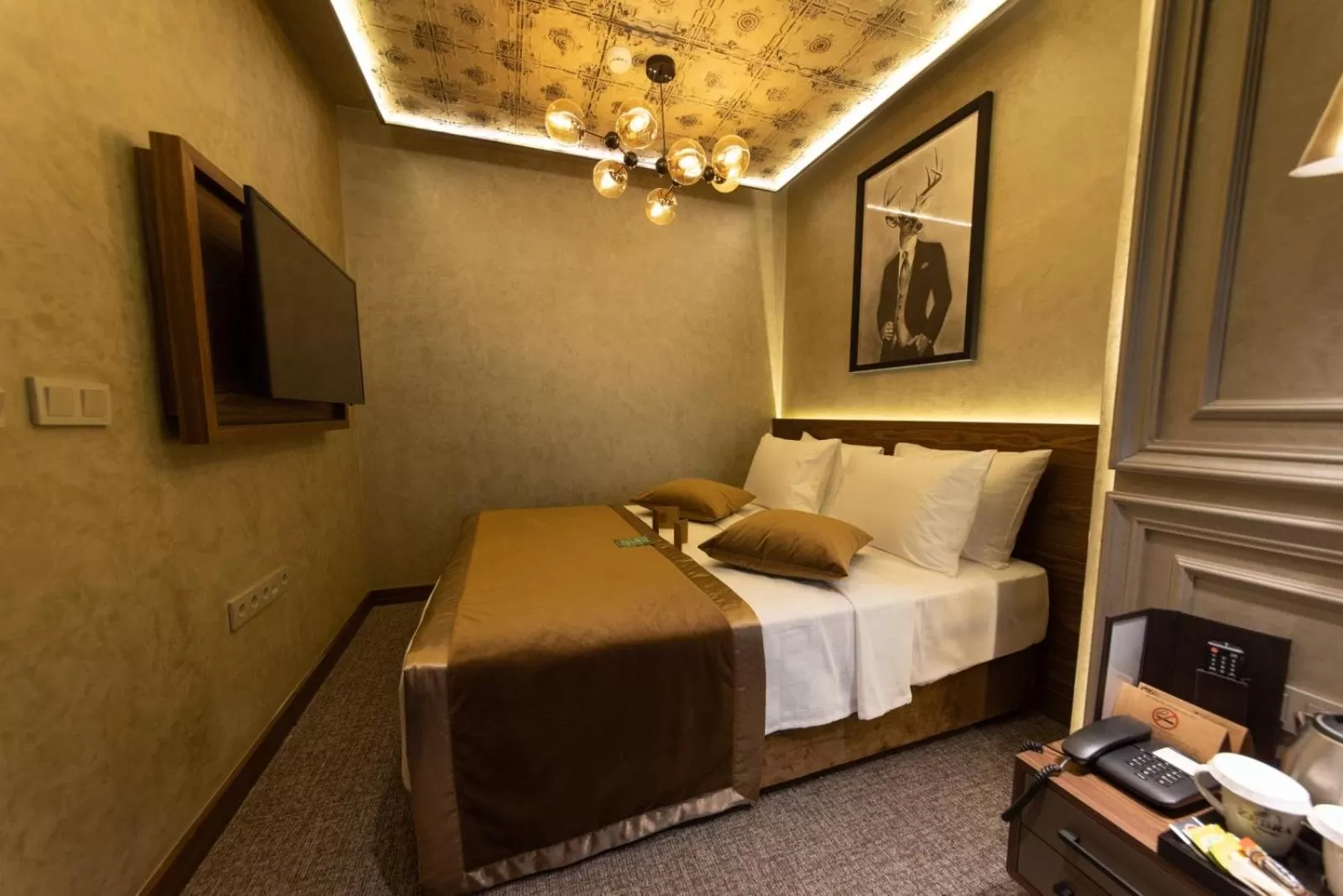 TV and multimedia, Bed in Tonight Hotel Port