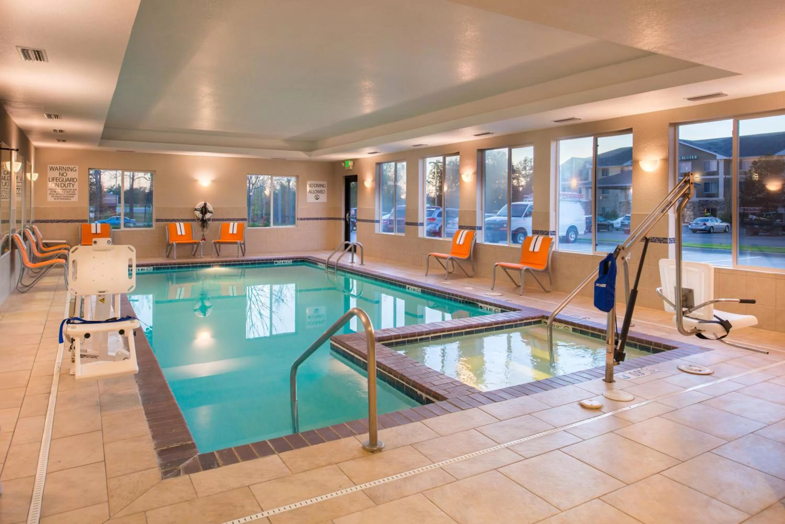 Swimming pool in Holiday Inn Express & Suites Pittsburg by IHG