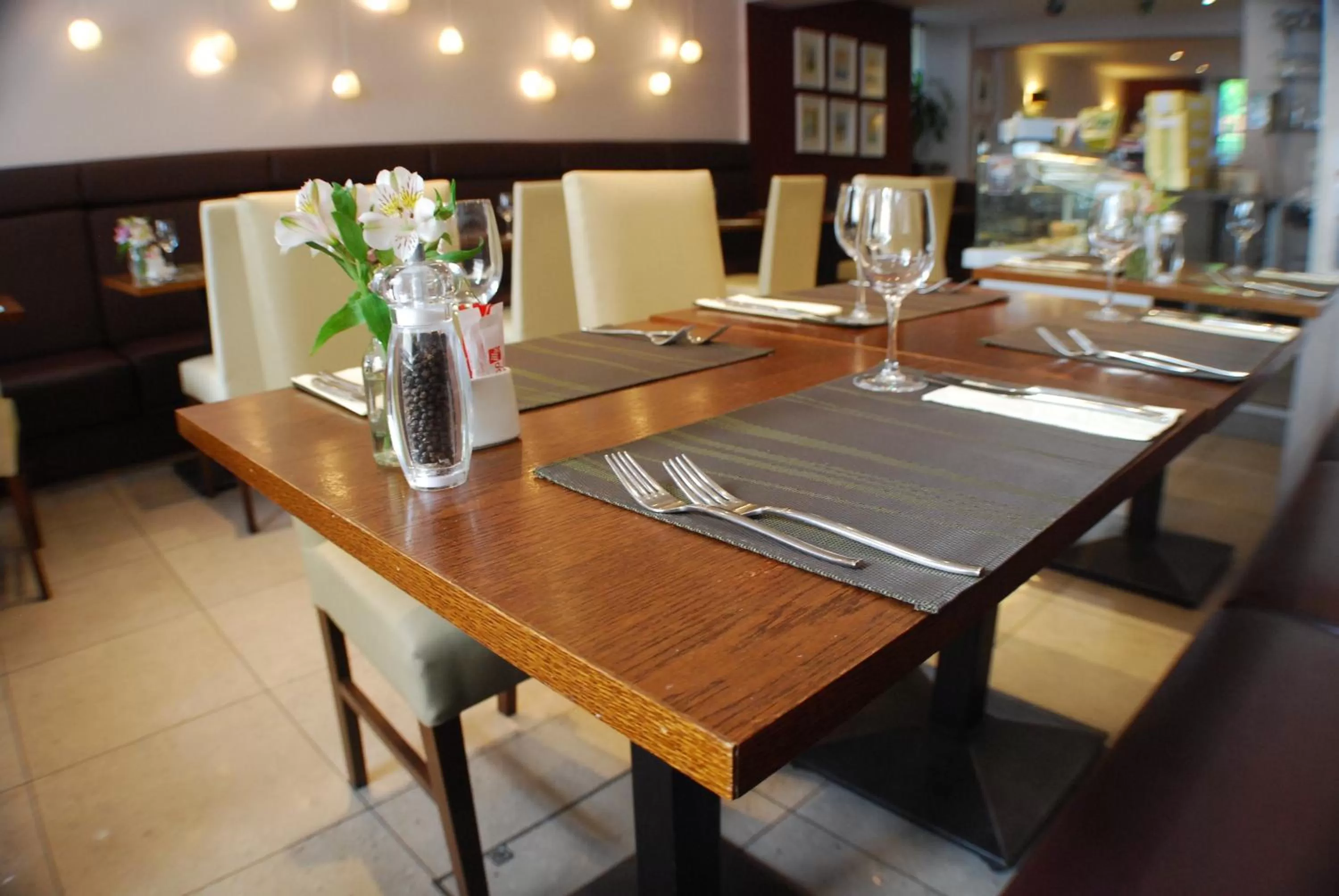 Restaurant/places to eat in The Salisbury Hotel