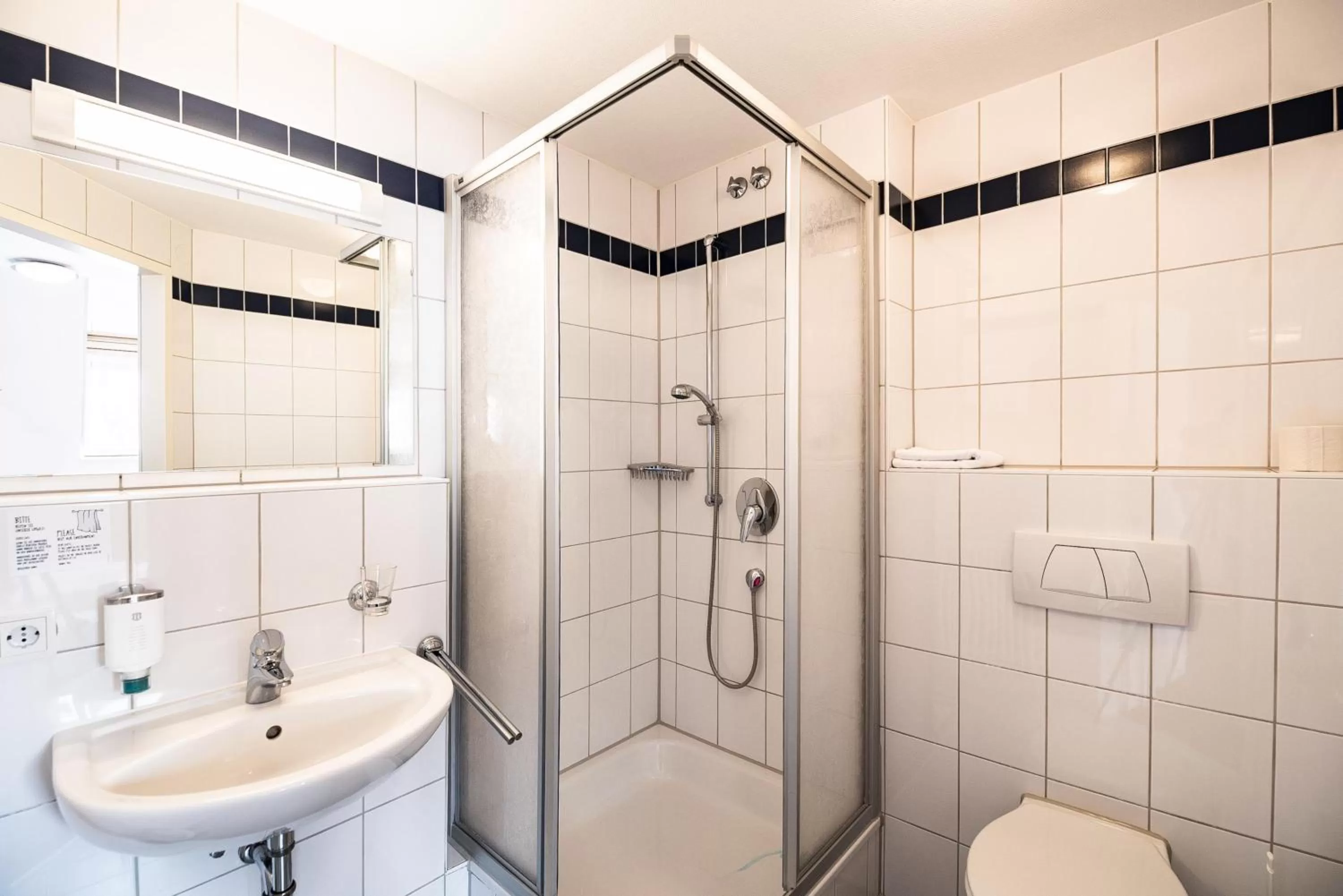 Bathroom in Sternplatz Hotel