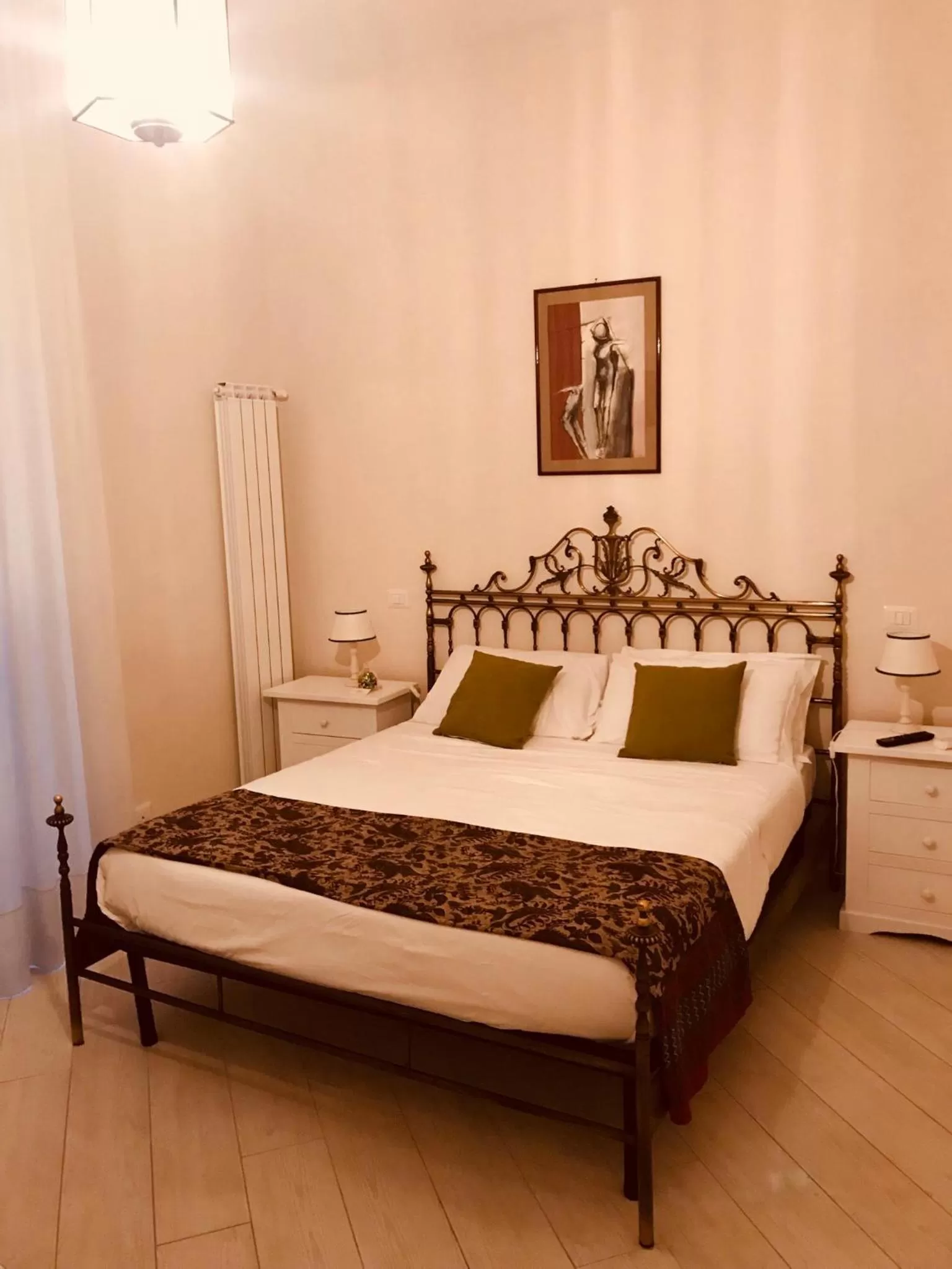 Photo of the whole room, Bed in Domus Borbonica