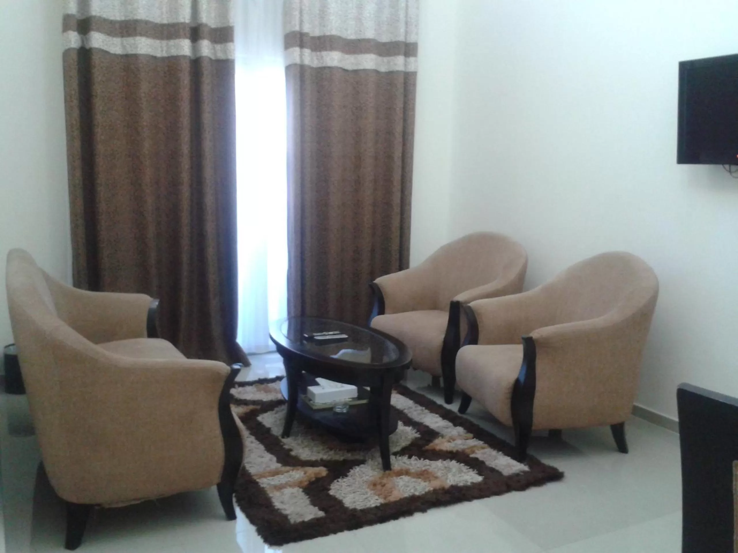 Living room in Al Smou Hotel Apartments - MAHA HOSPITALITY GROUP