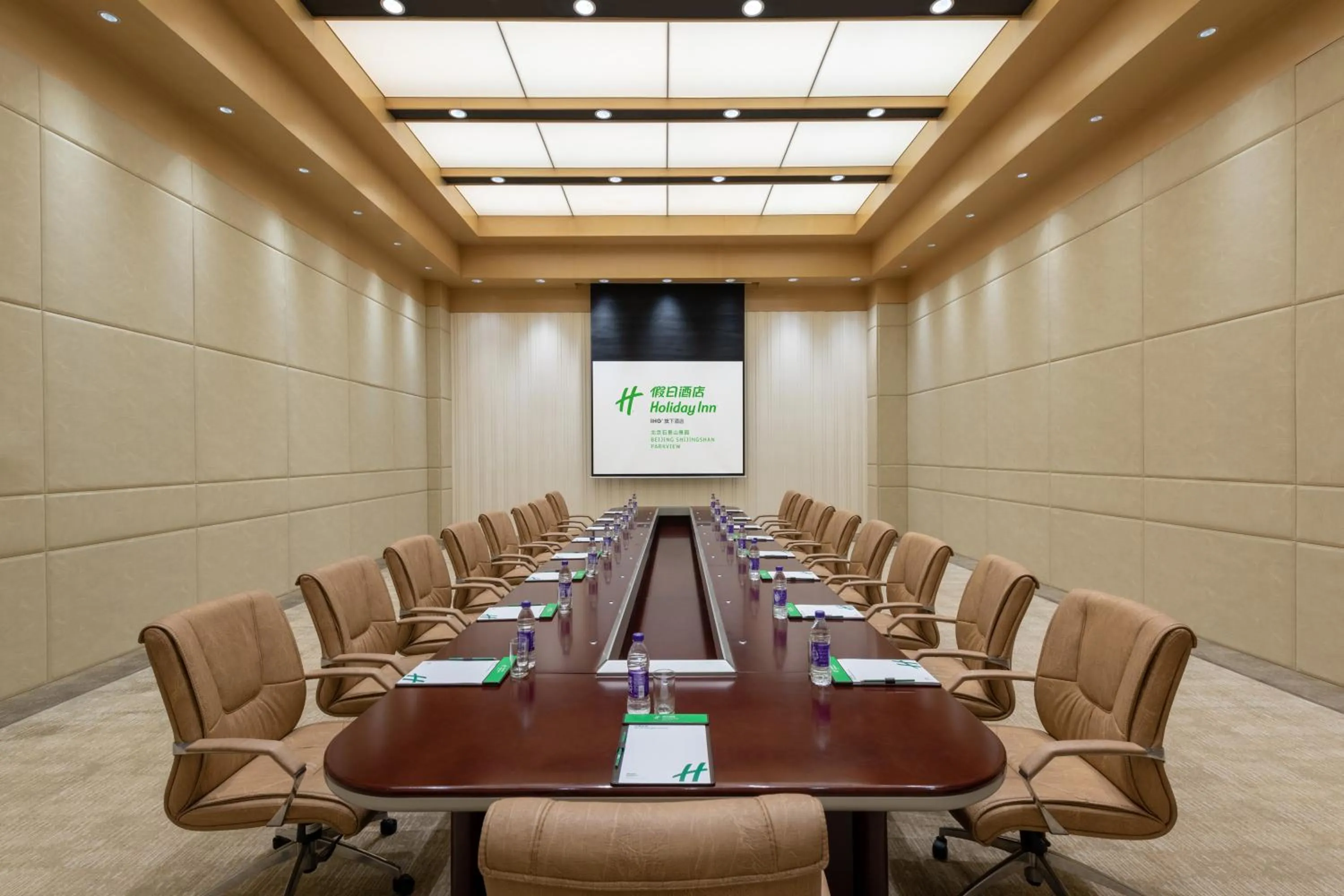 Meeting/conference room in Holiday Inn Beijing Shijingshan Parkview by IHG