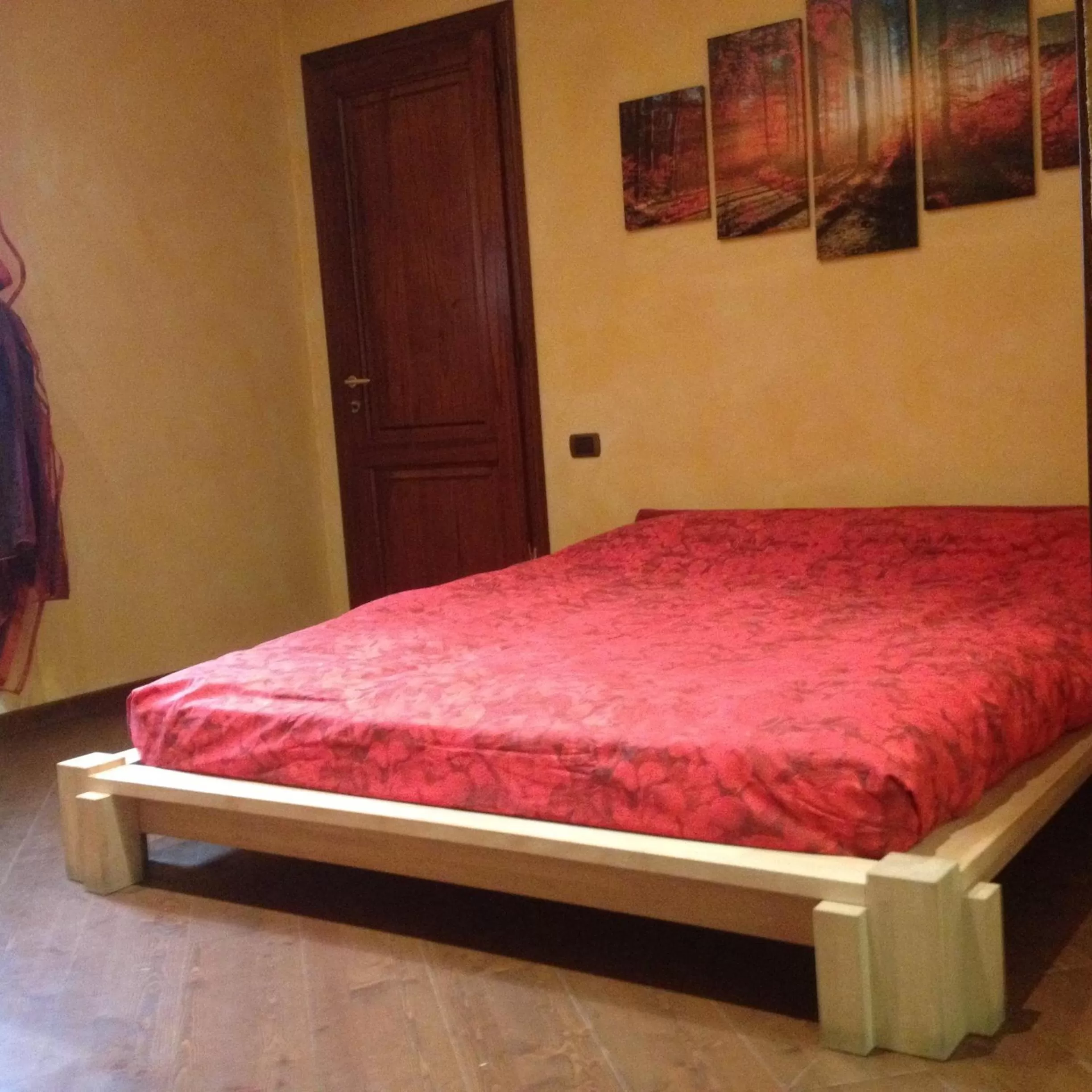 Bed in Wallace Apartment