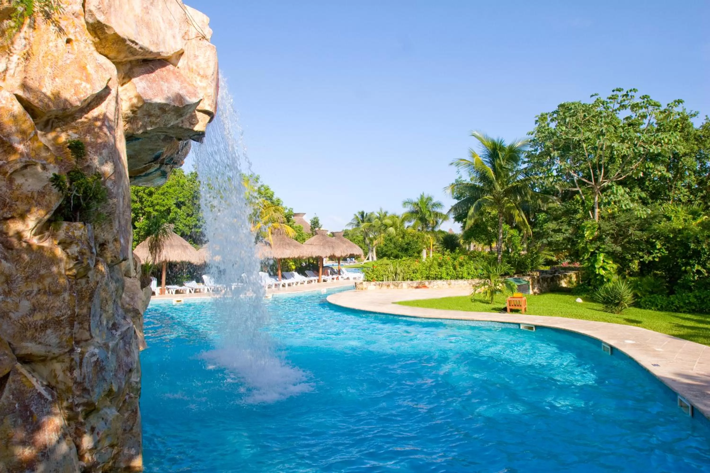 Swimming pool in Iberostar Waves Paraíso Beach - All Inclusive