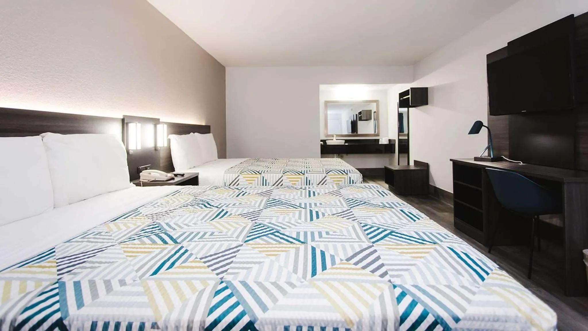 Bed in Motel 6 Houston, TX - Medical Center - NRG Stadium