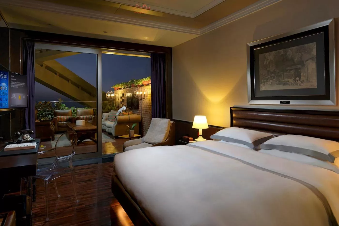 Bed in Hotel Éclat Beijing