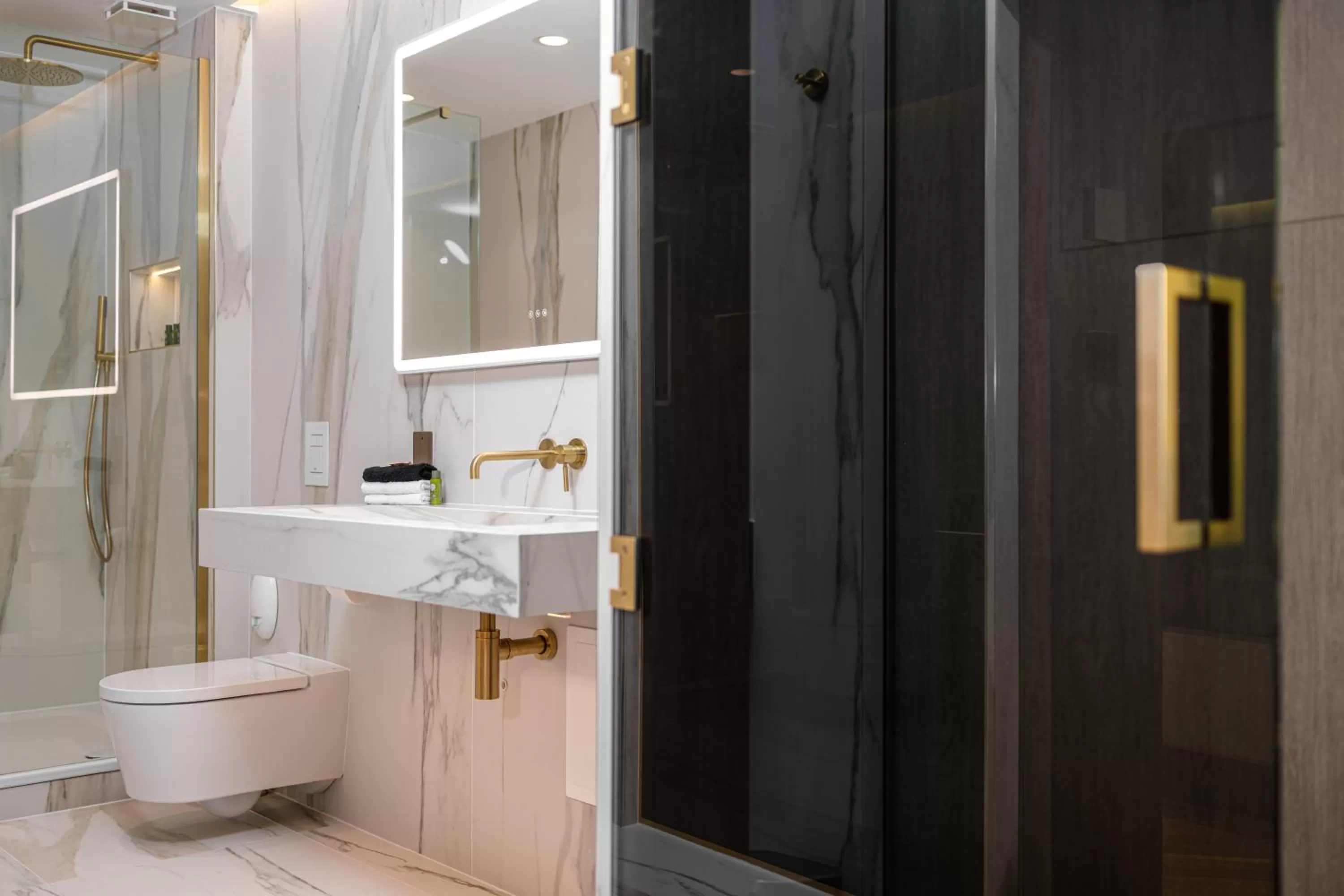 Shower in No.4 Carlton