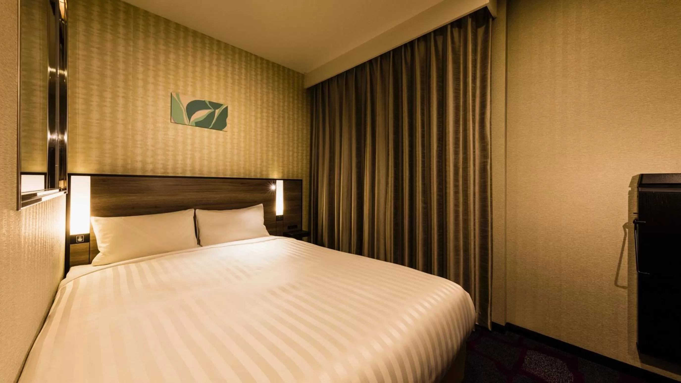 Bed in JR-East Hotel Mets Urawa