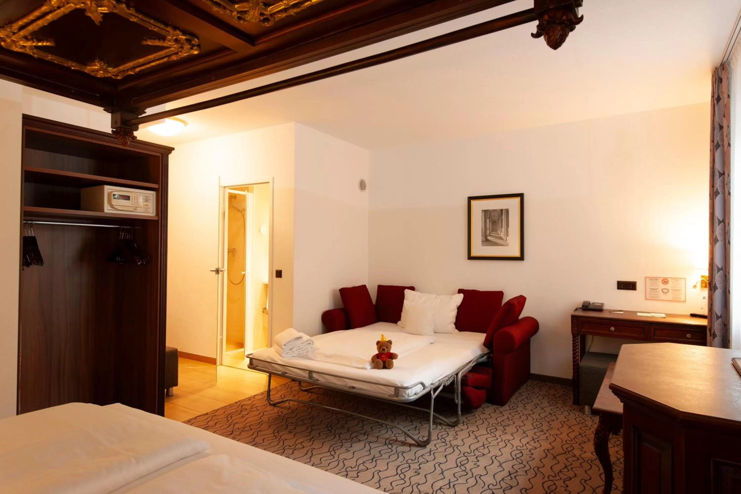 Bed in King's Hotel Center Superior