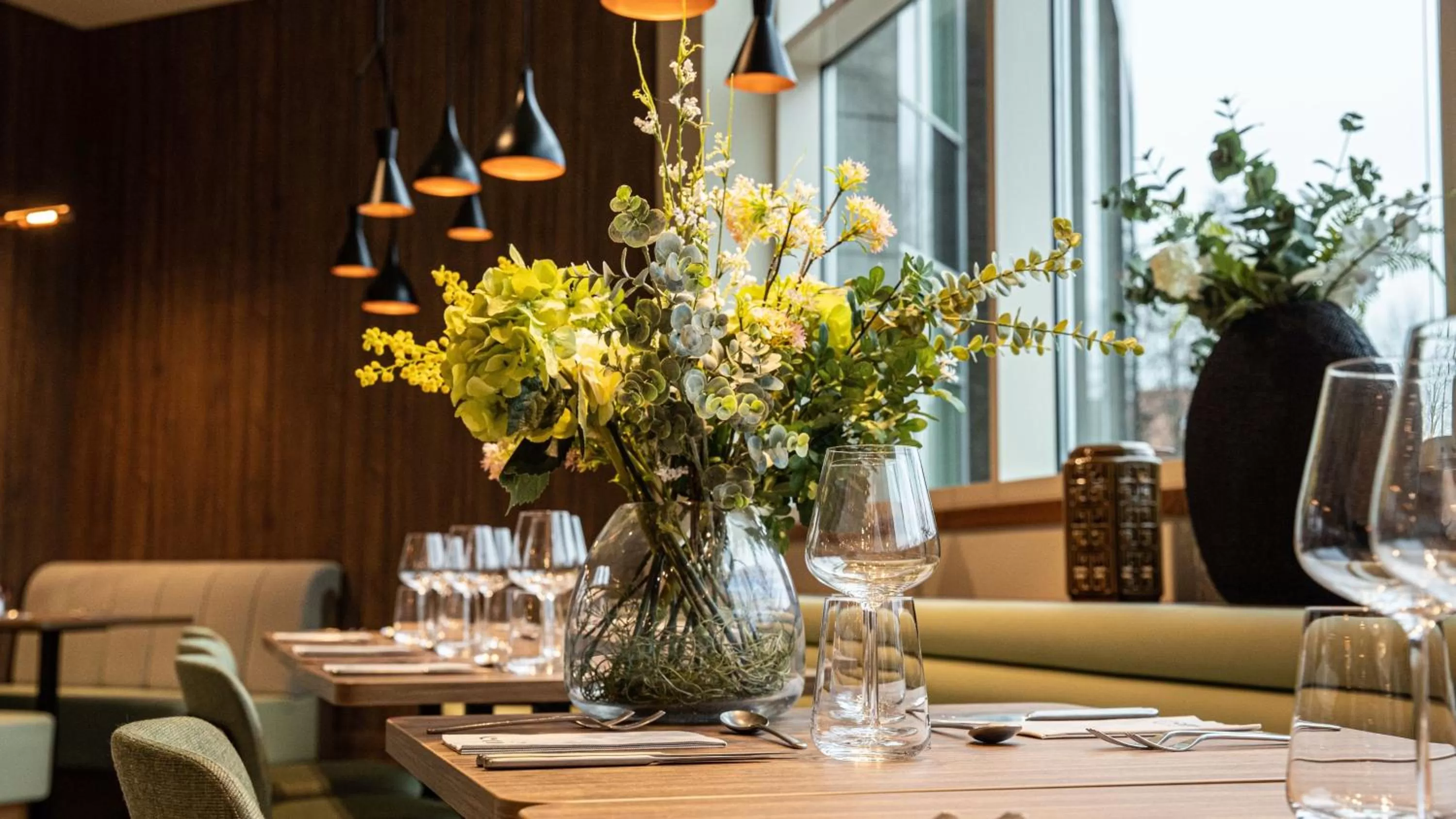 Restaurant/places to eat in Crowne Plaza Brussels Airport by IHG