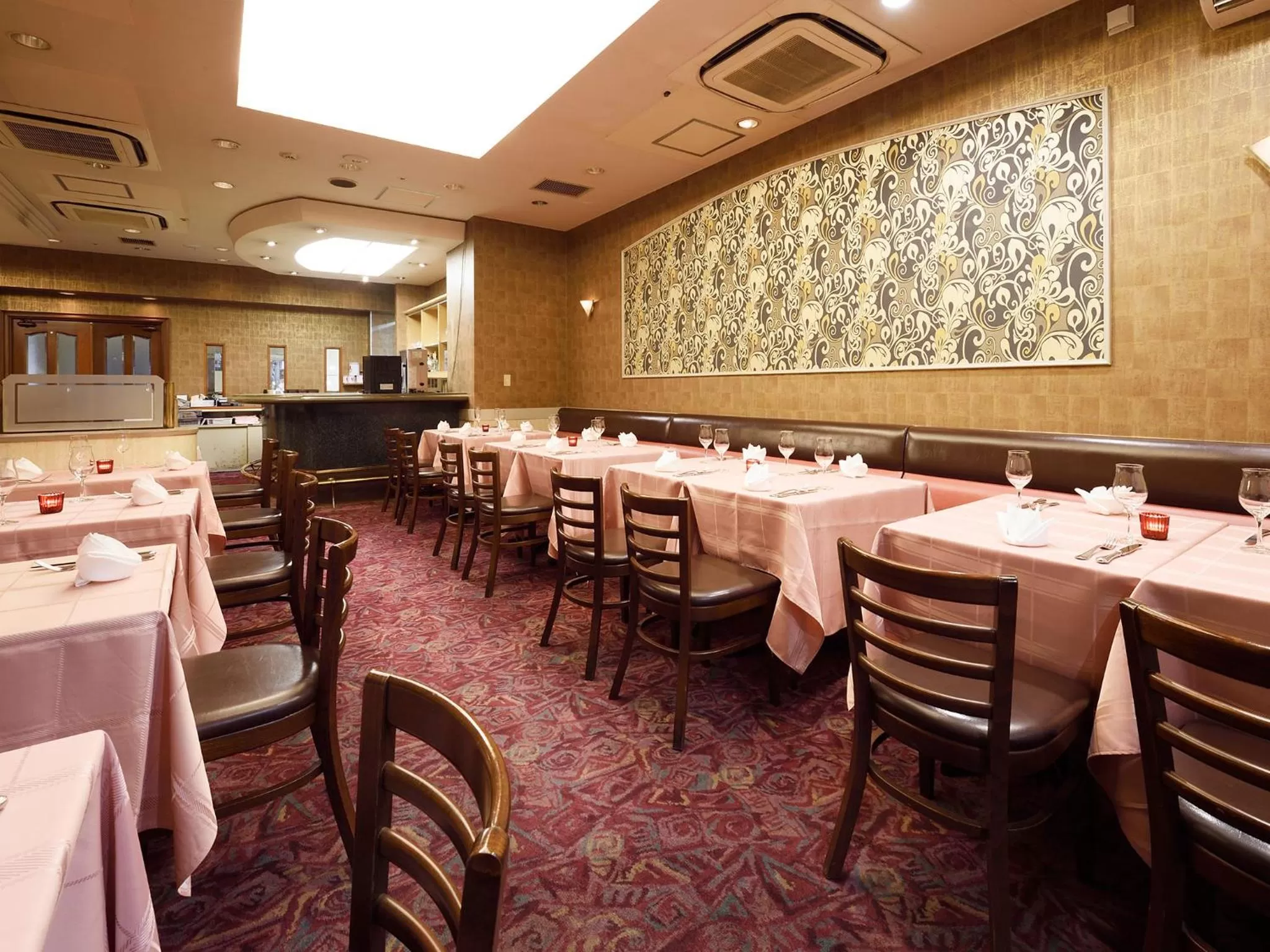 Restaurant/places to eat in Belmont Hotel