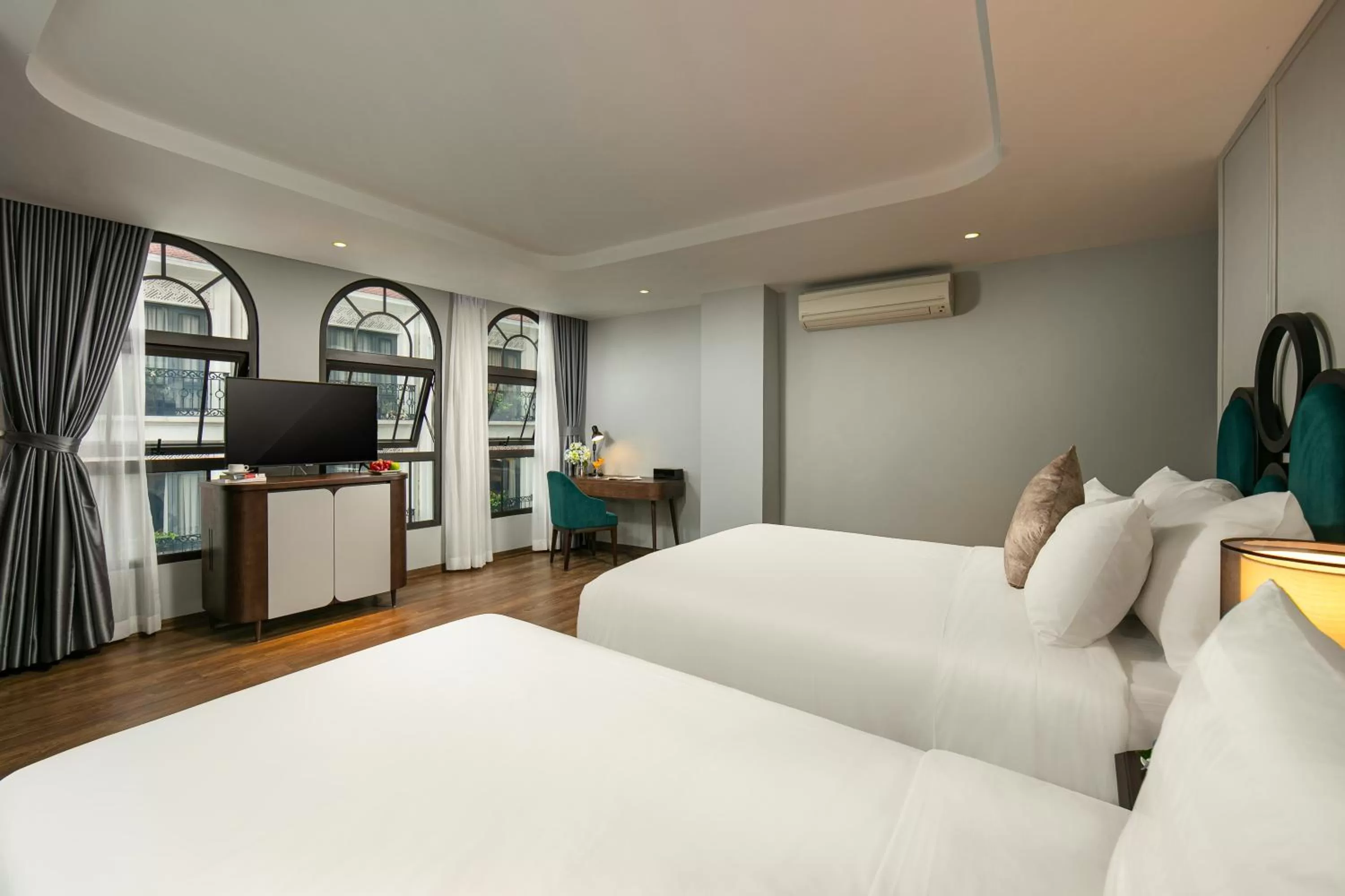 Photo of the whole room, Bed in MAY DE VILLE Lakeside Hotel