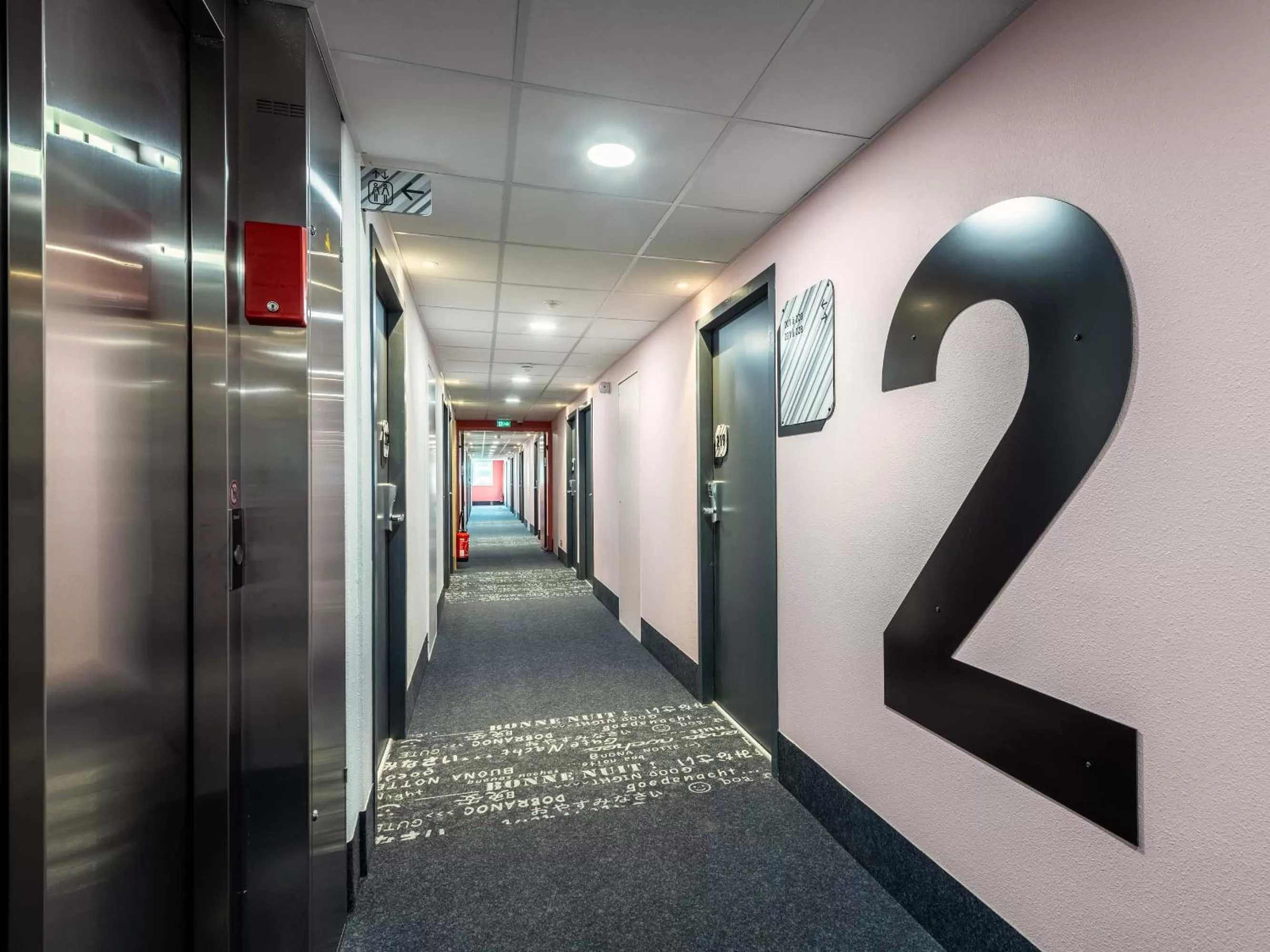 Decorative detail in B&B HOTEL Landerneau Bois Noir