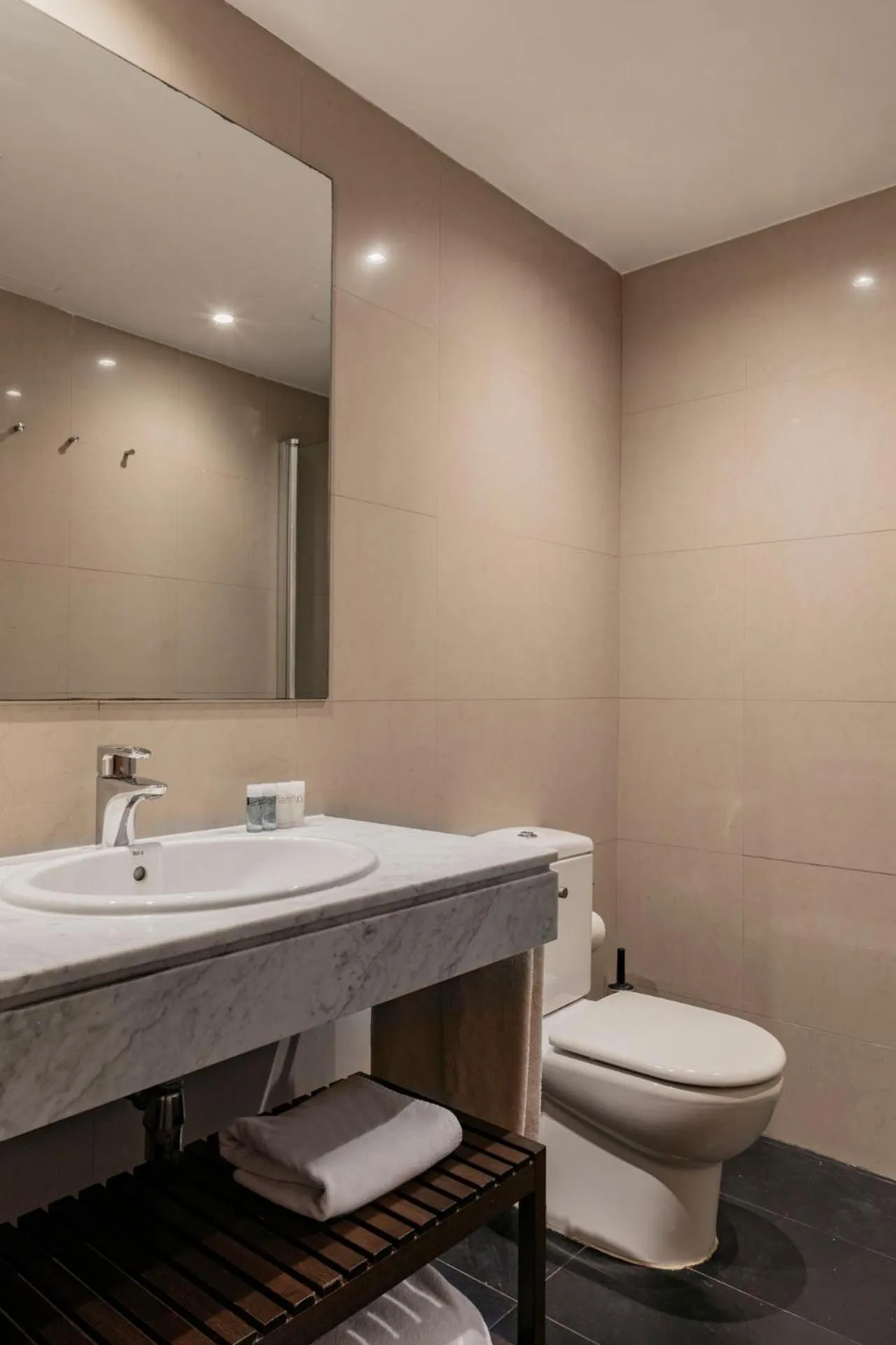 Bathroom in Barcelona Apartment Villarroel