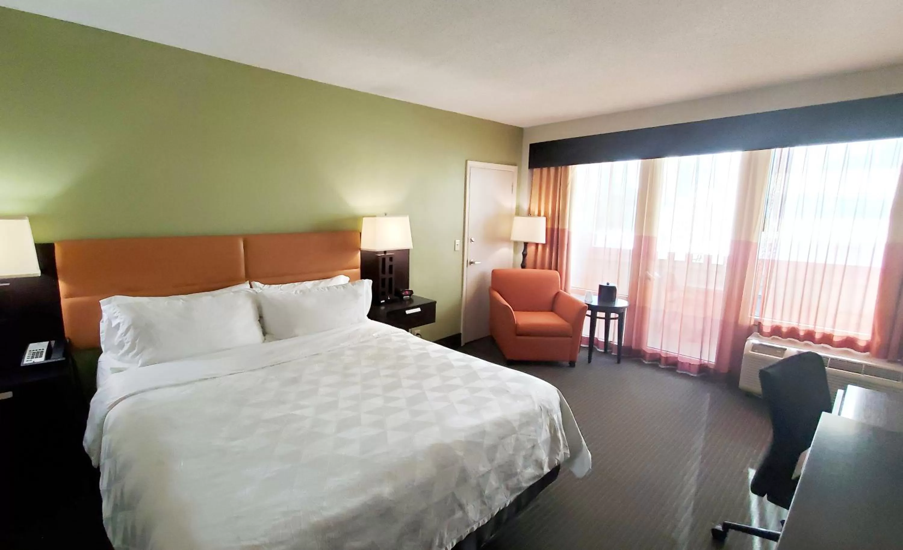 Bed in 17 West Hotel, Ascend Hotel Collection