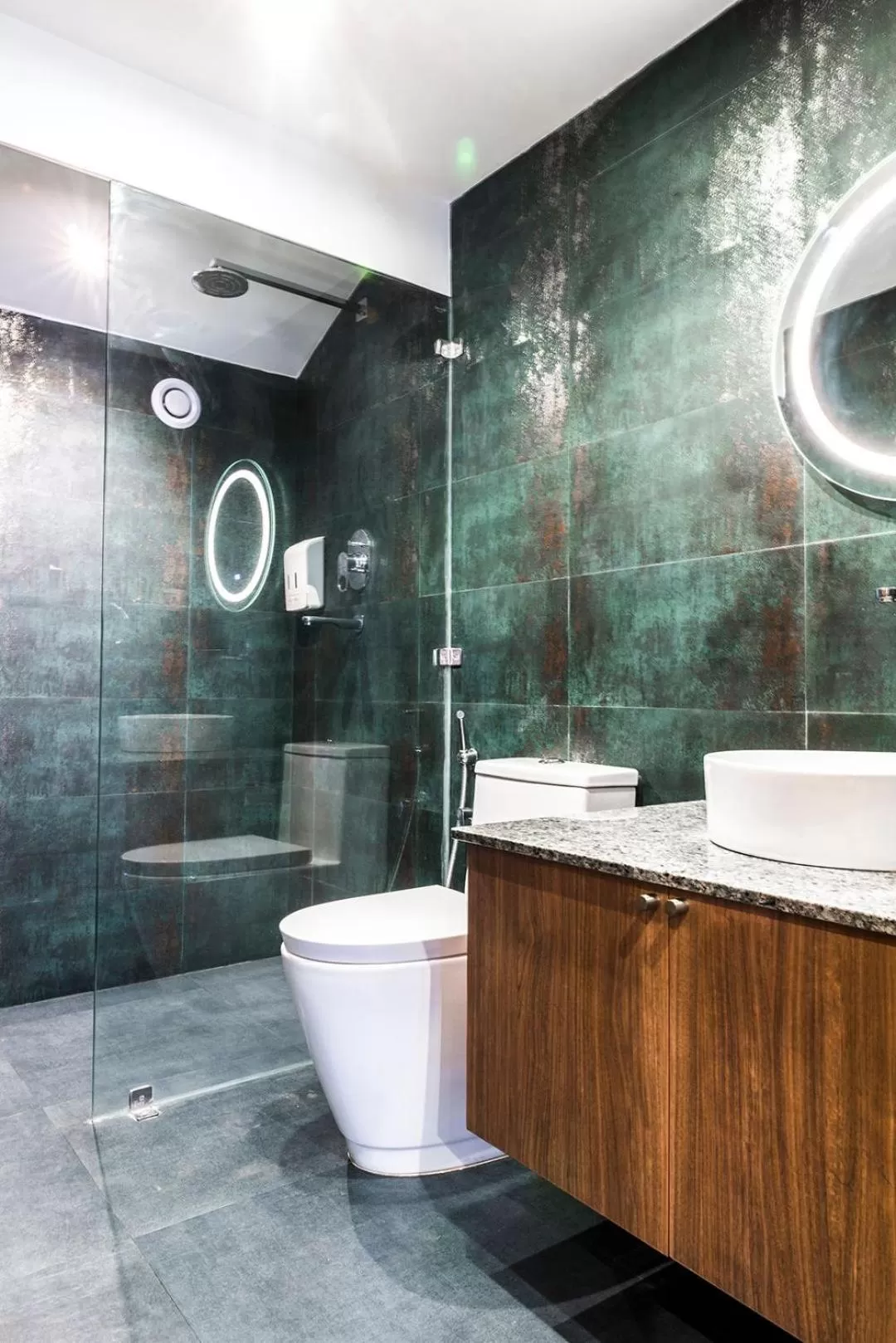 Shower in 9ine Thamel Hotel