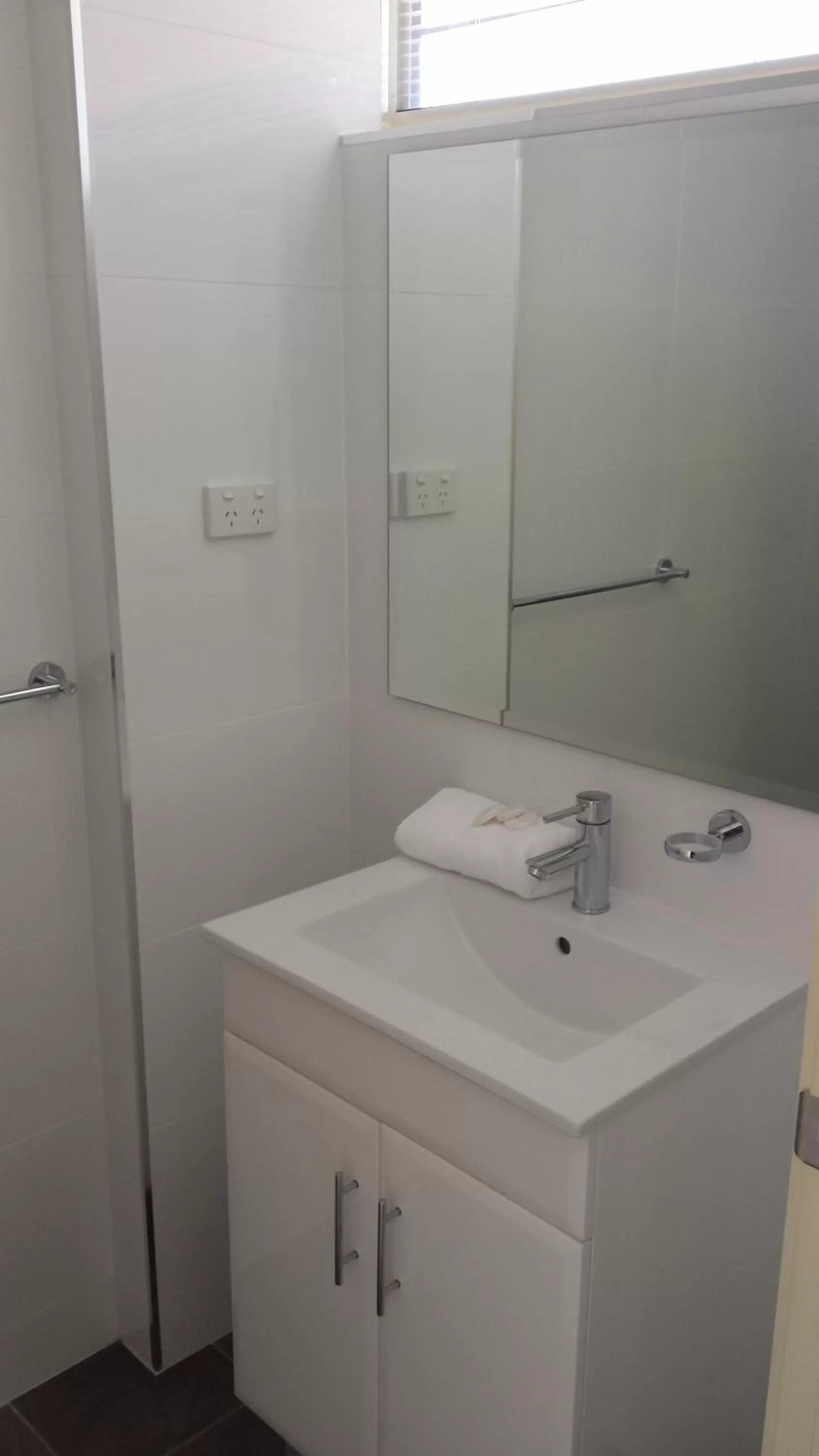 Bathroom in Lake Jindabyne Hotel