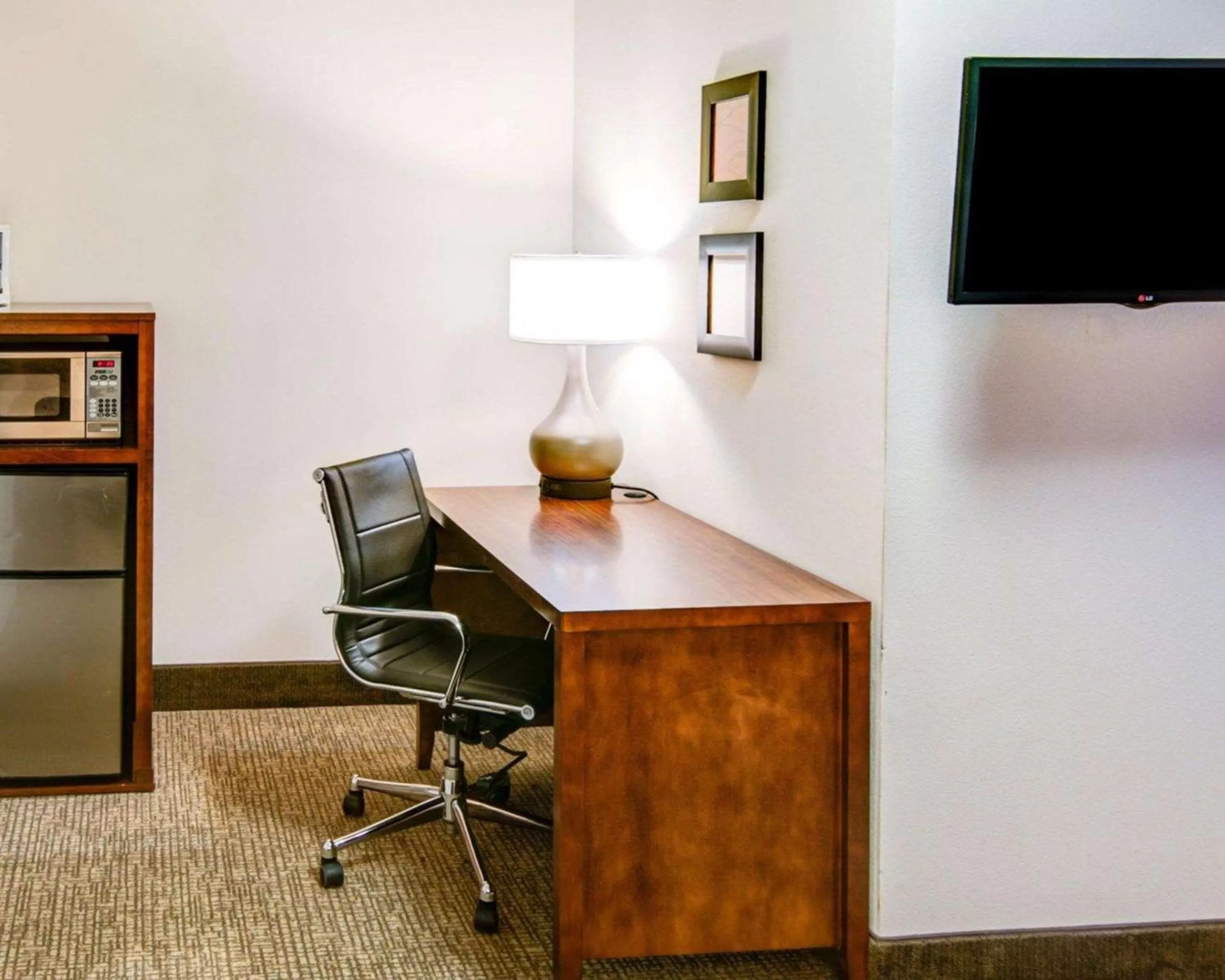 Photo of the whole room in Comfort Inn Redding Near I-5