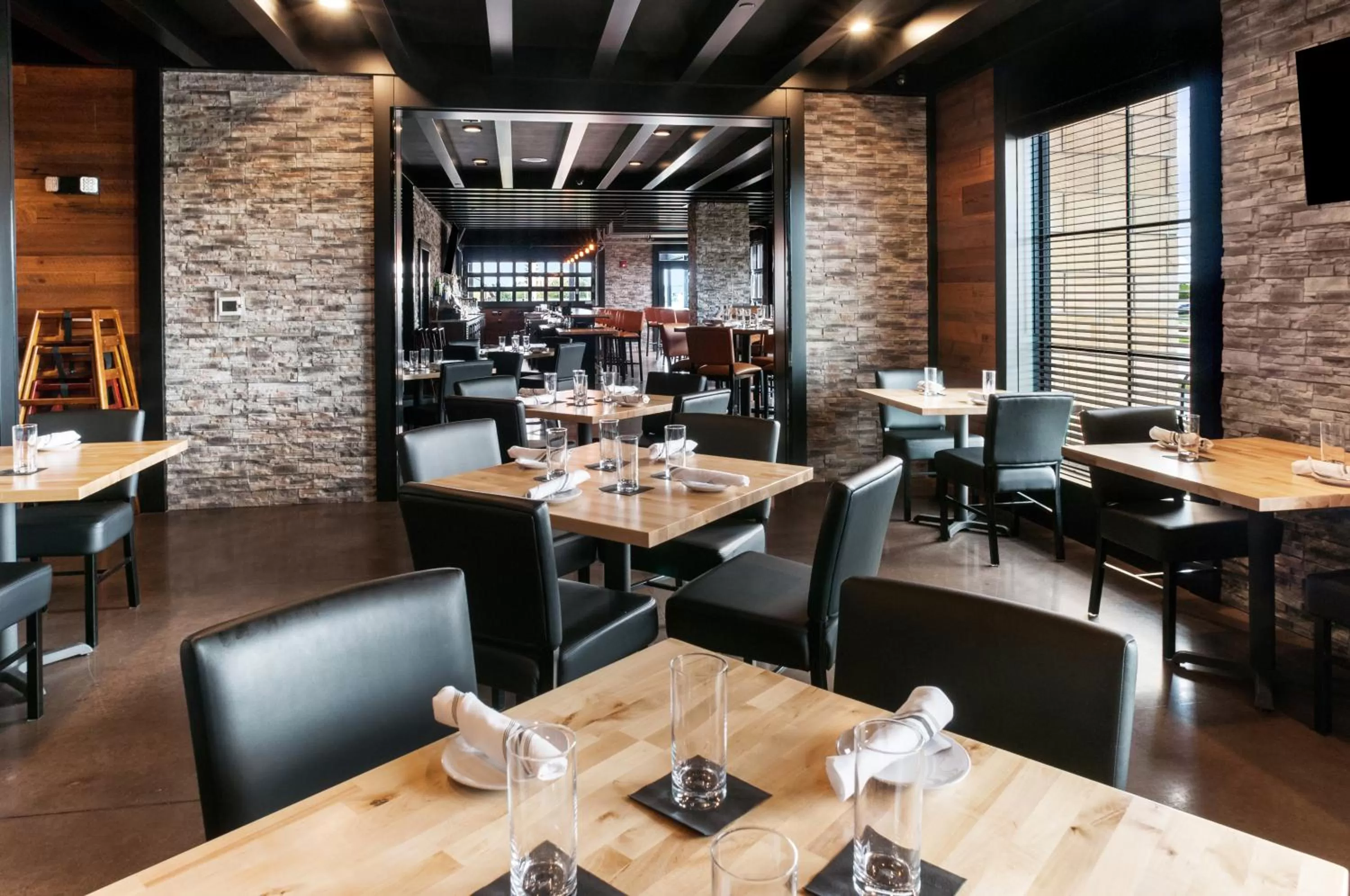 Restaurant/places to eat in Cobblestone Hotel & Suites Appleton International Airport