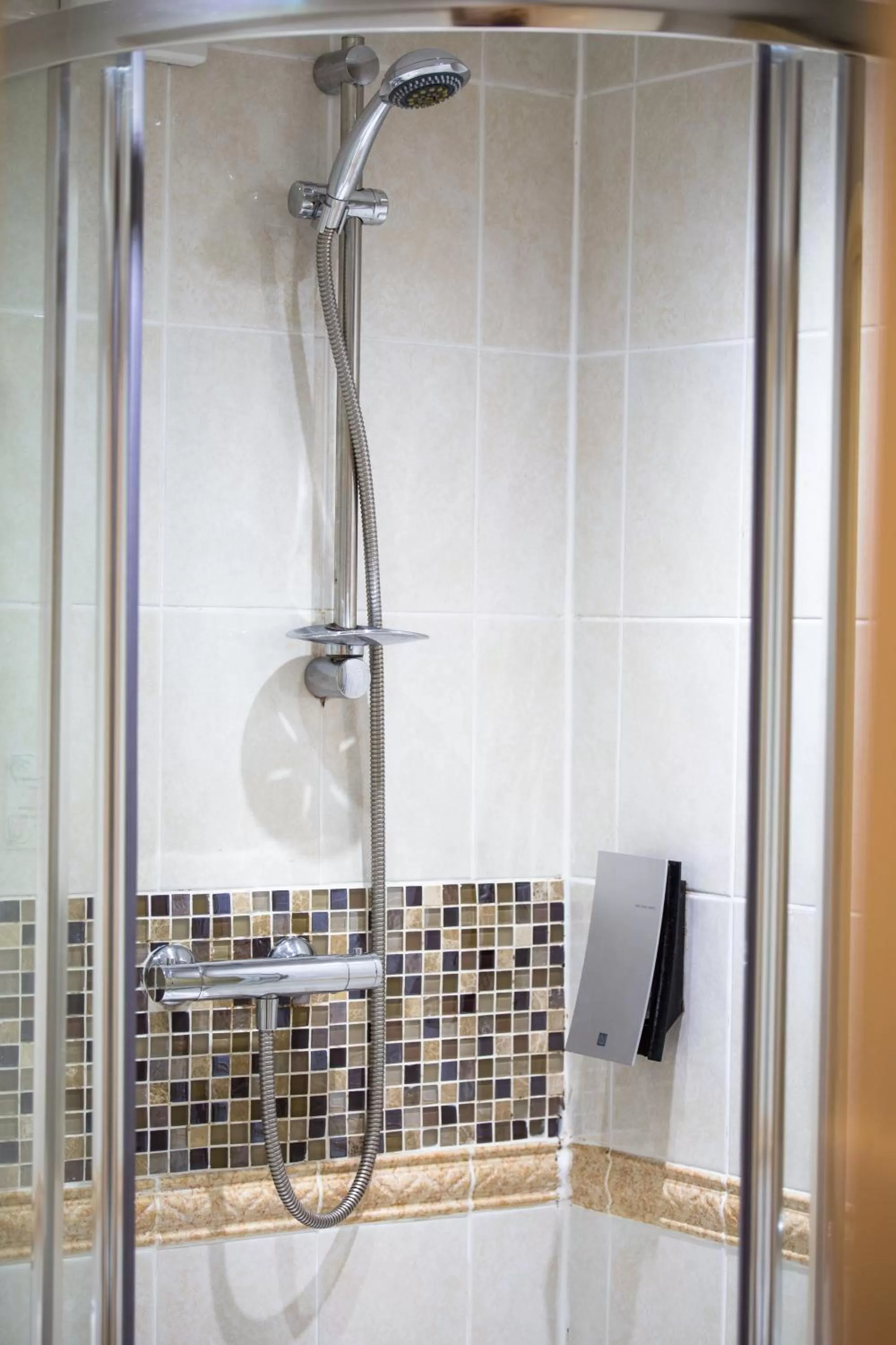 Shower in Pymgate Lodge Hotel Manchester Airport