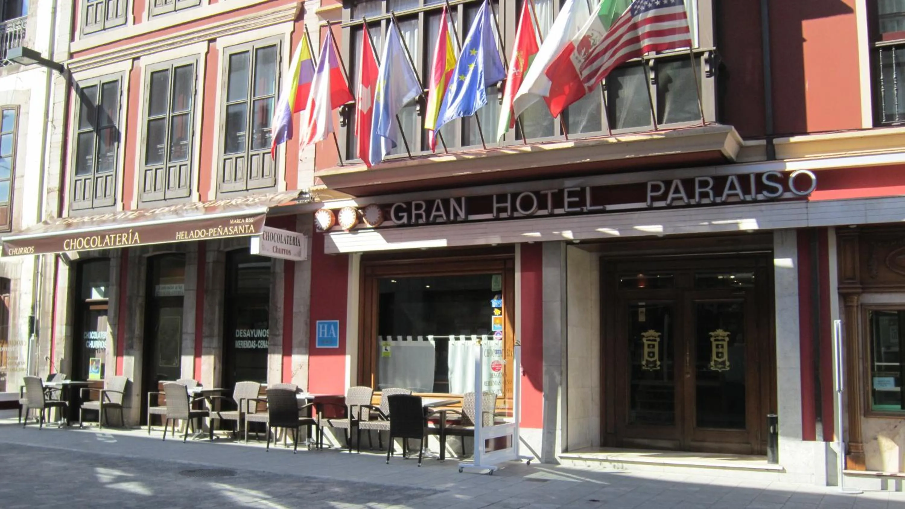 Facade/entrance in Gran Hotel Paraiso