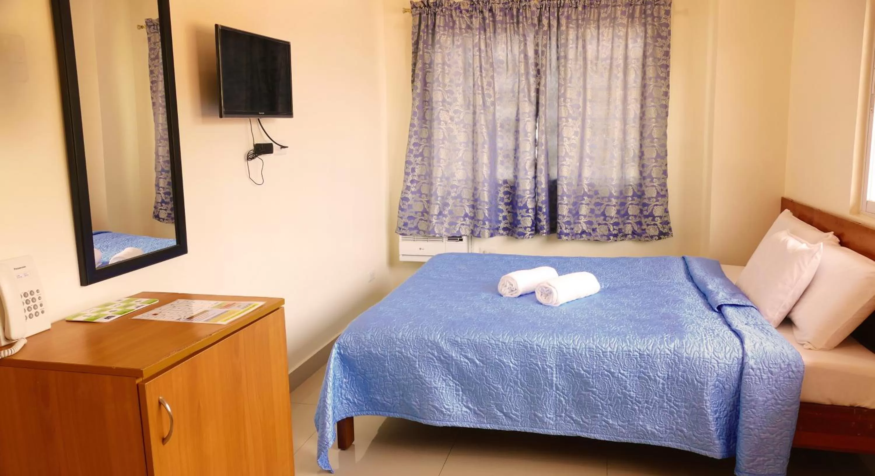 Bedroom, Bed in CounTess Pension House