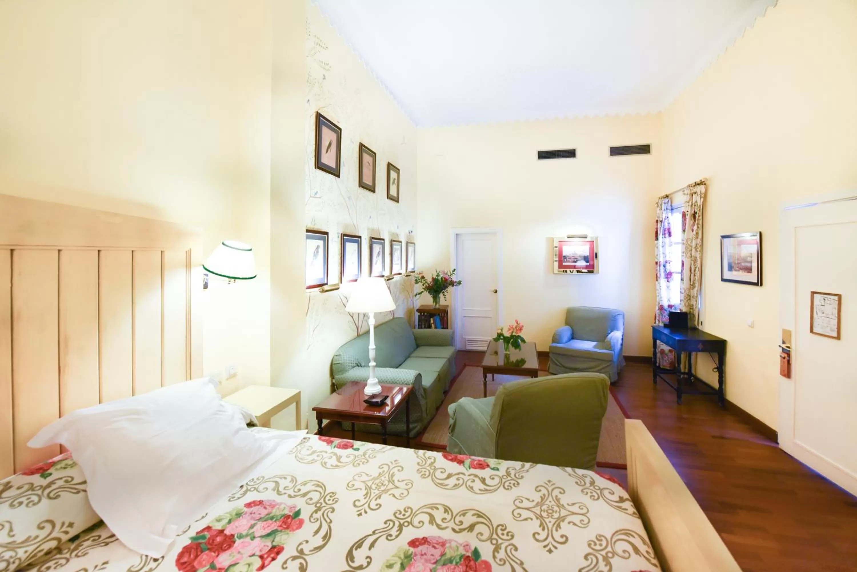 Bed in Hotel Las Casas de la Judería