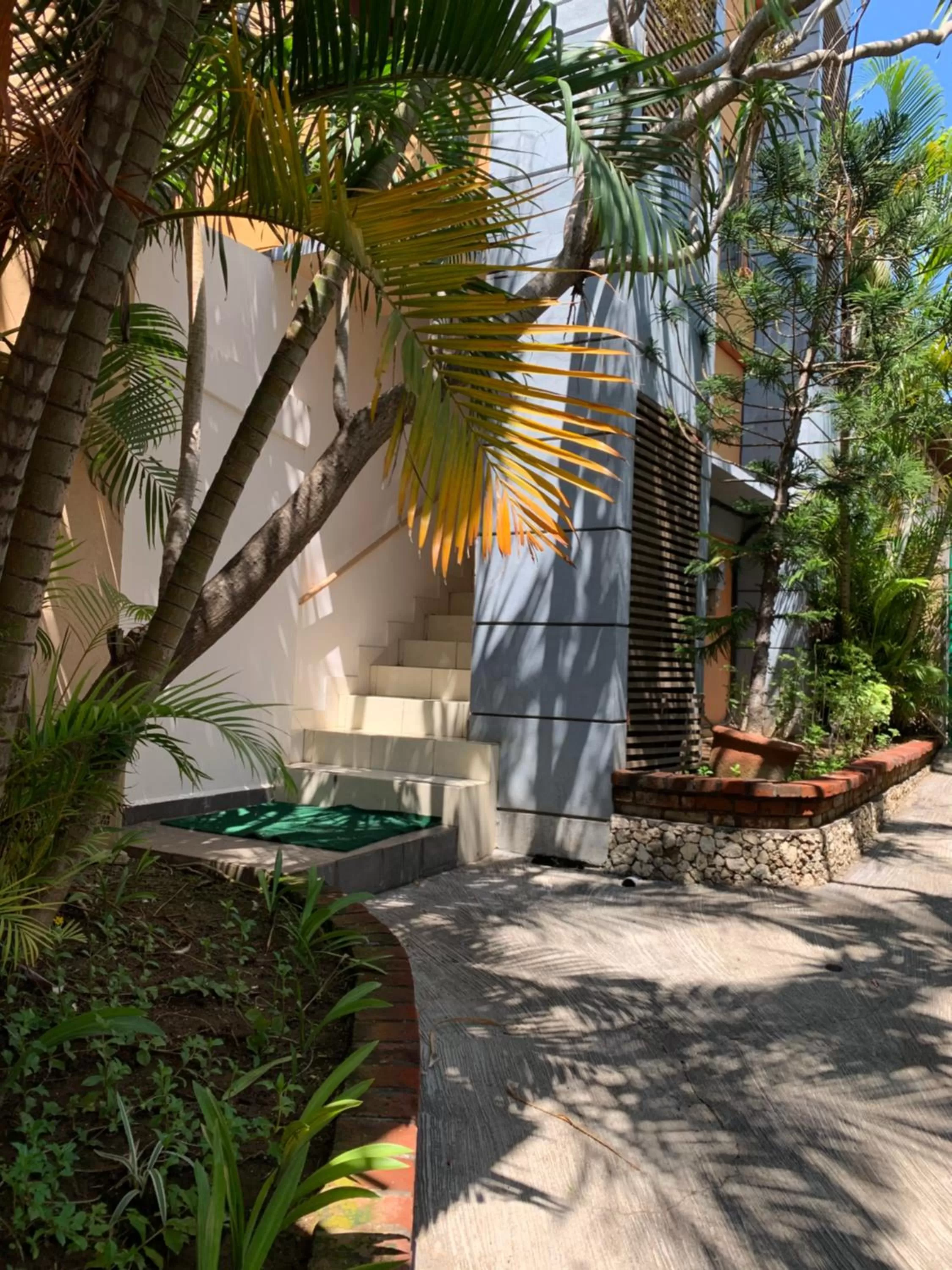 Garden in Fat Yogi Cottages