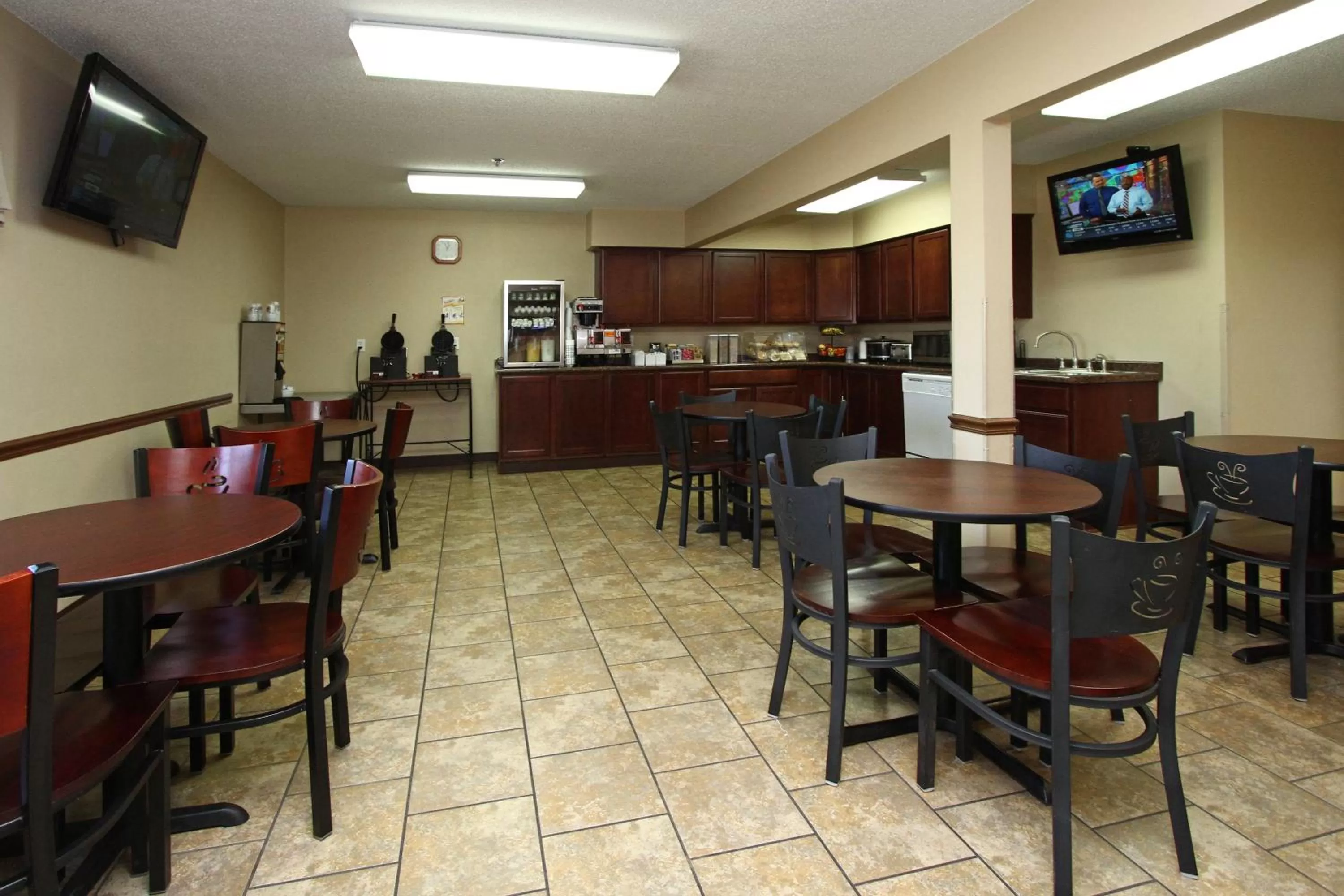 Continental breakfast in New Victorian Inn & Suites Kearney