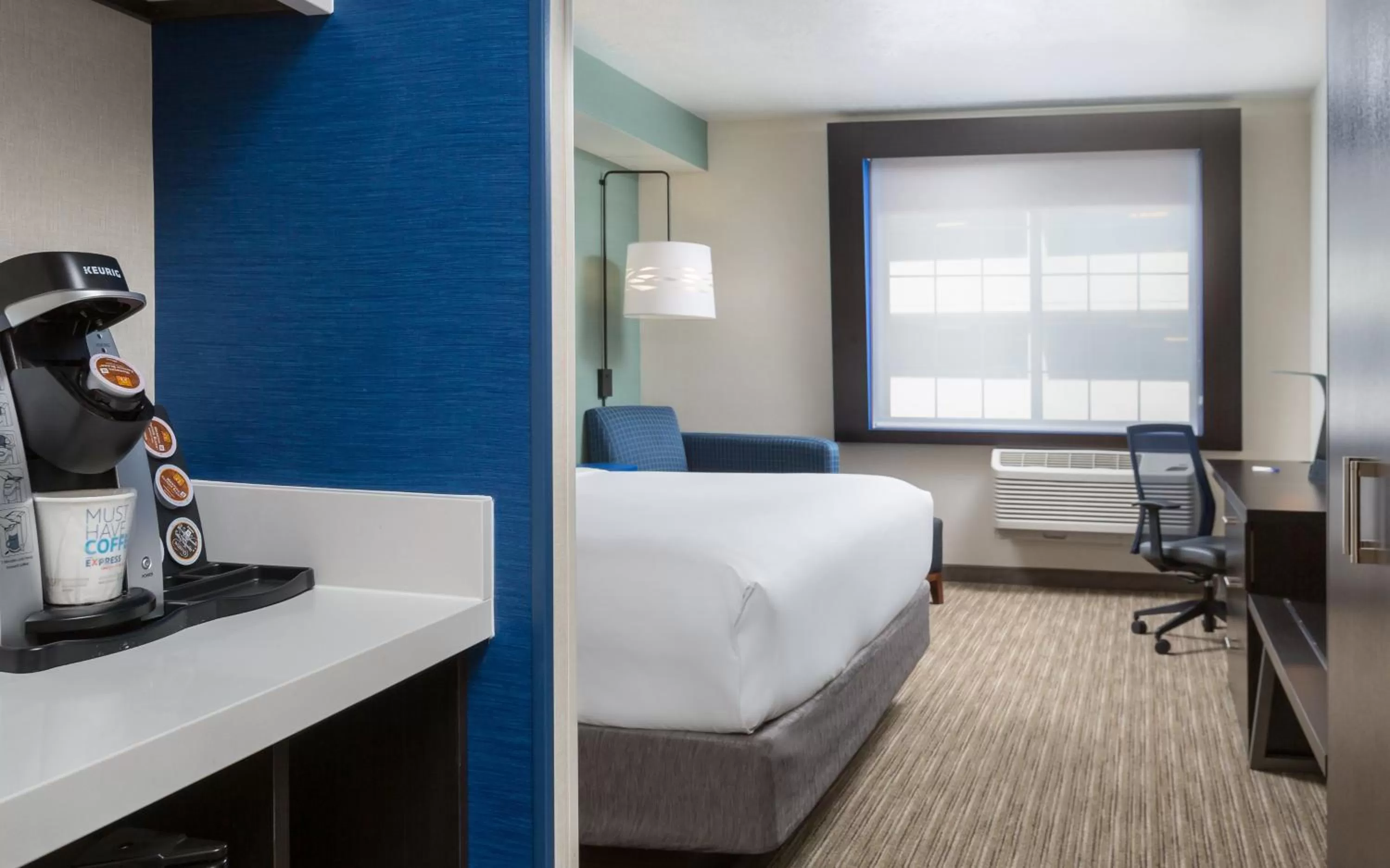 Photo of the whole room, Bed in Holiday Inn Express Hotel & Suites Eugene Downtown - University by IHG