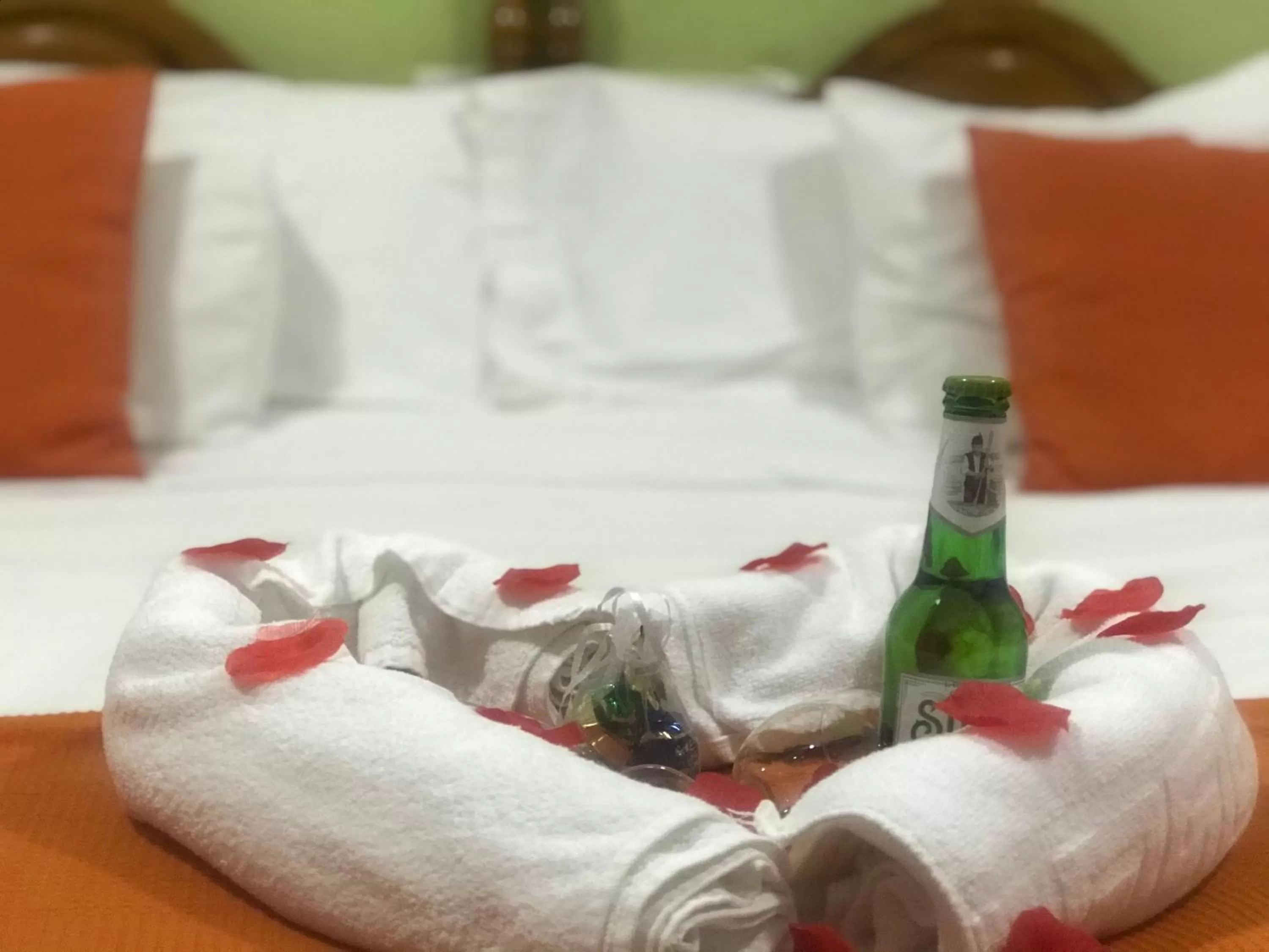 Drinks, Bed in Hotel Argos