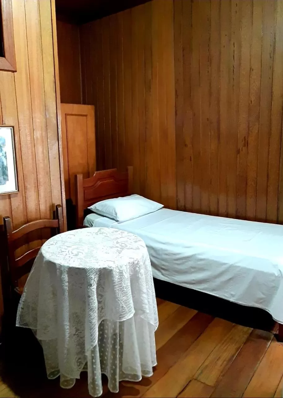 Bed in Hotel Montanus