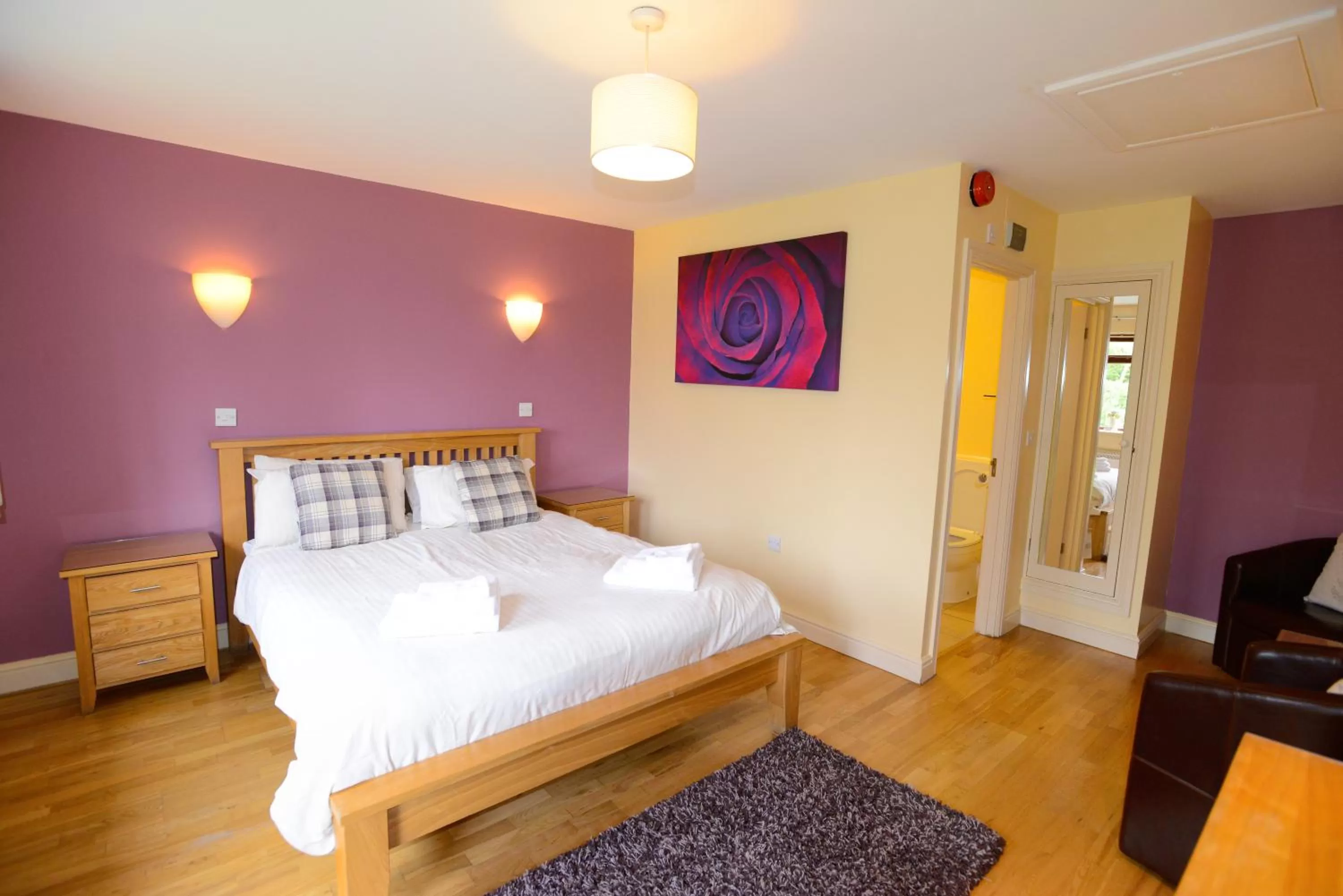 Bedroom, Bed in The Black Horse Inn