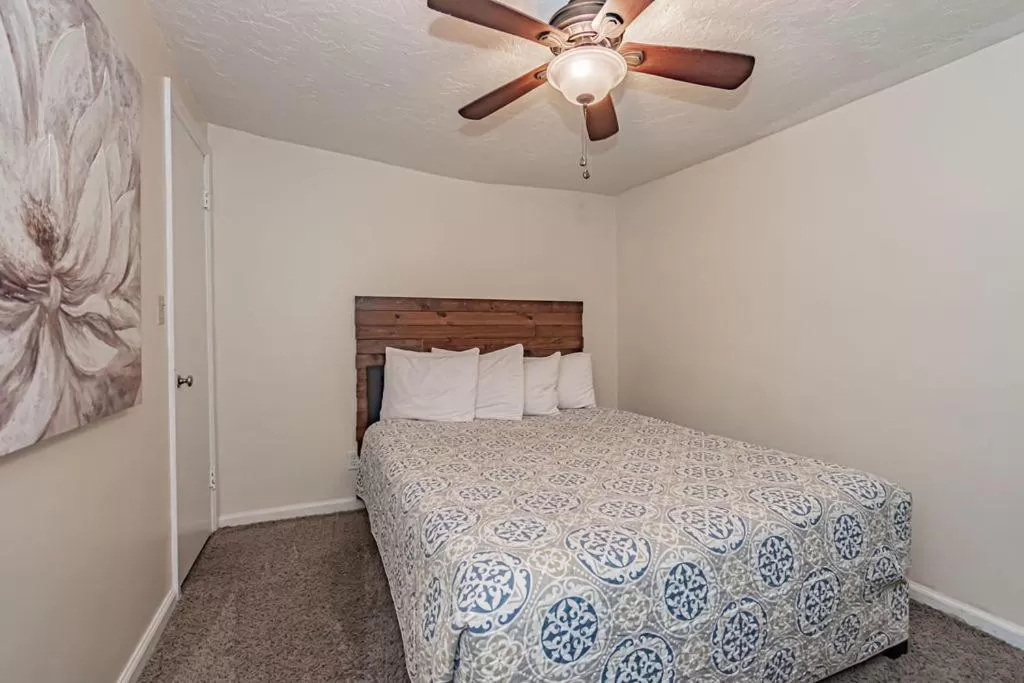 Bedroom, Bed in Suites of Lava Hot Springs