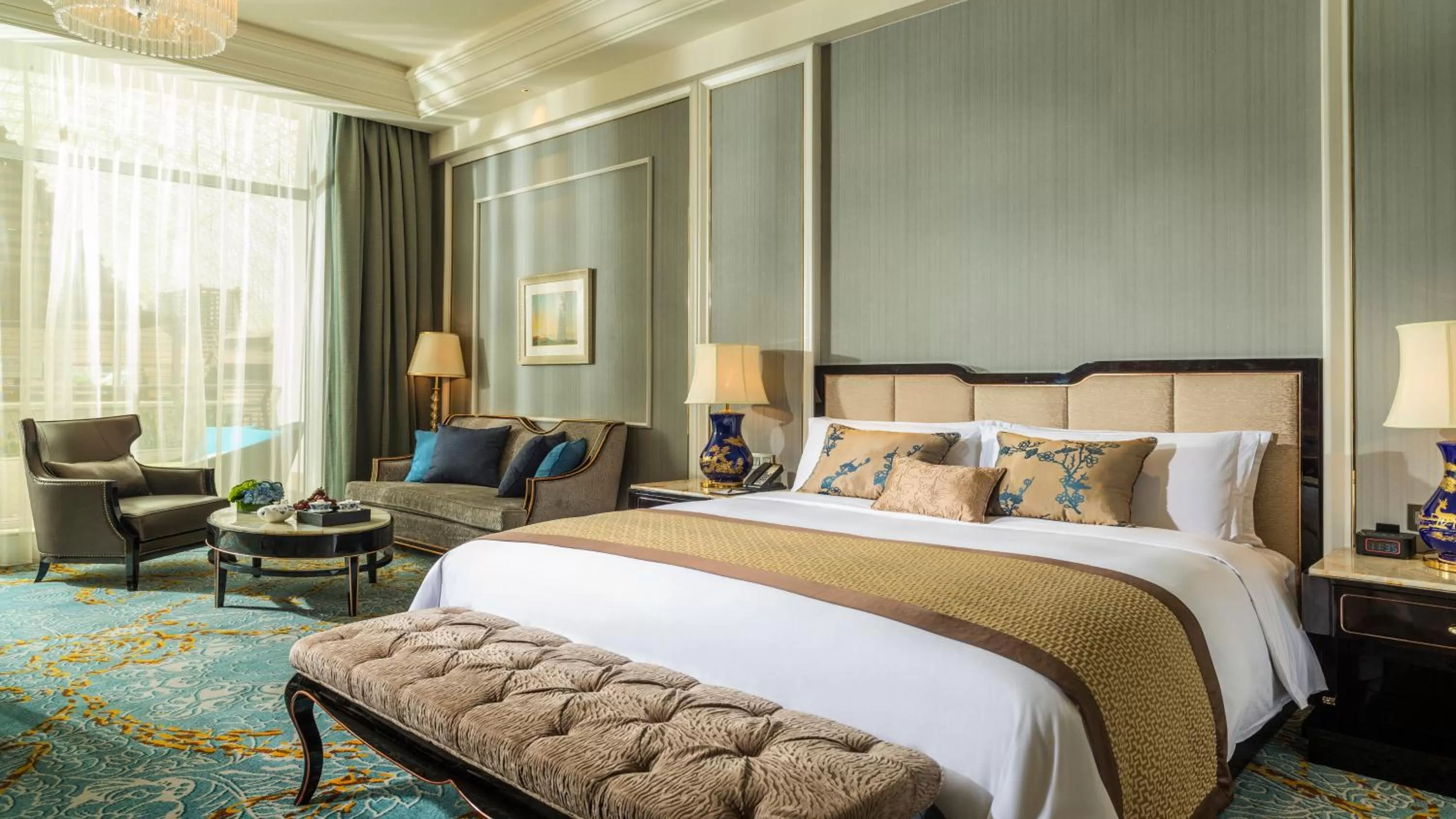 Photo of the whole room, Bed in InterContinental Chengdu Global Center by IHG