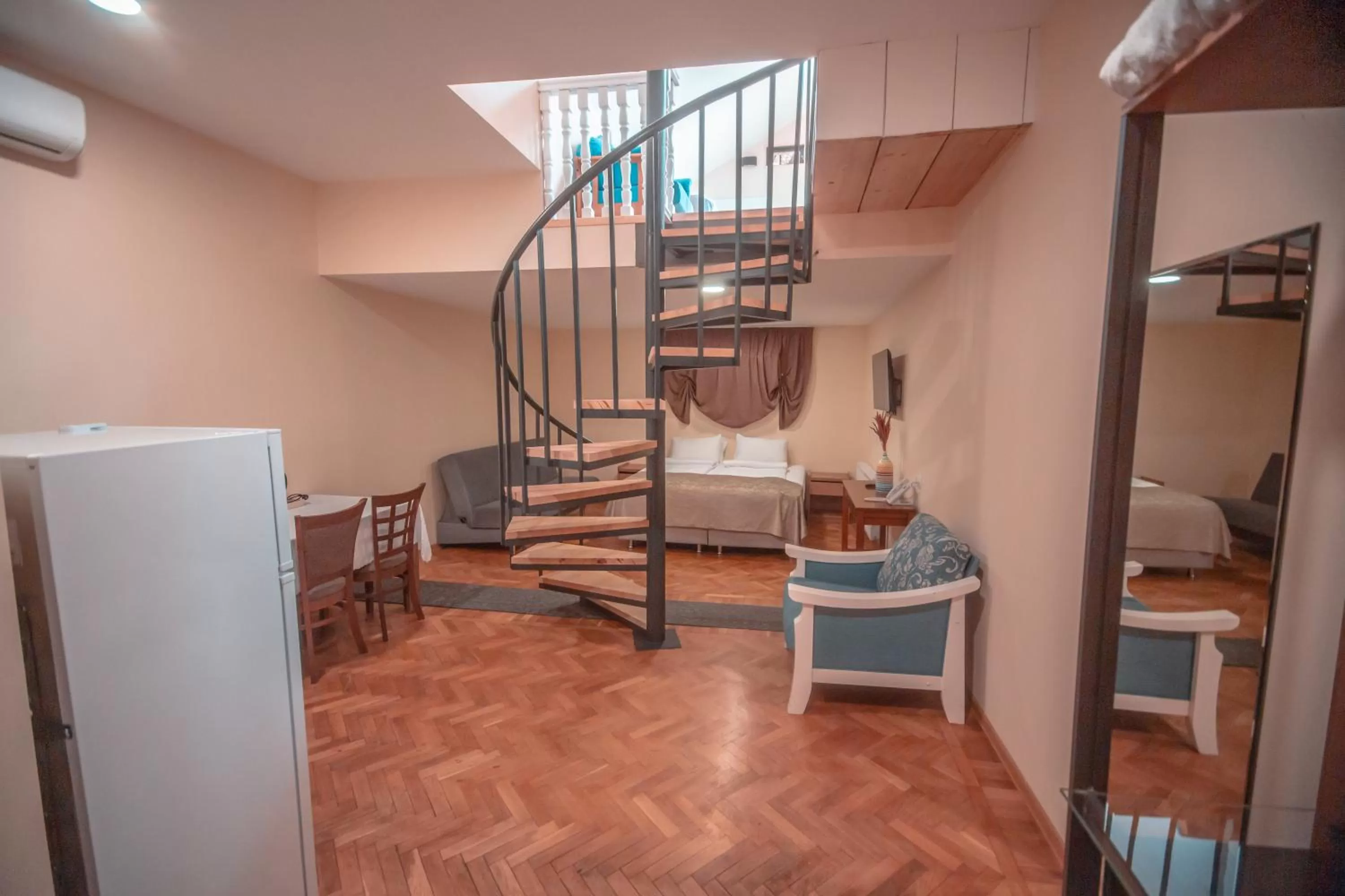 Photo of the whole room, Seating Area in Hotel Banovani