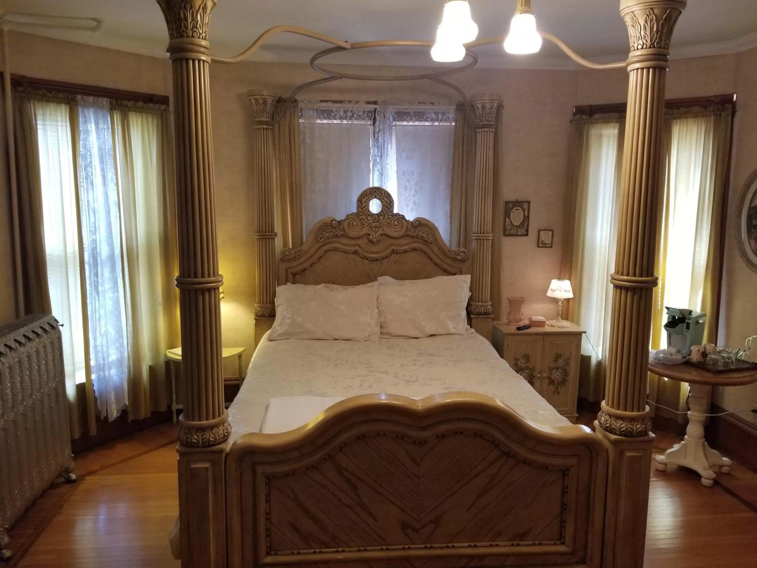 Bed in Historic Victorian Inn