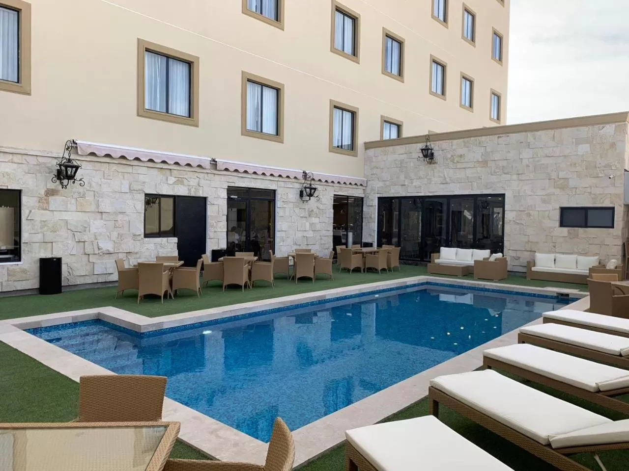 Swimming pool in Wyndham Torreon