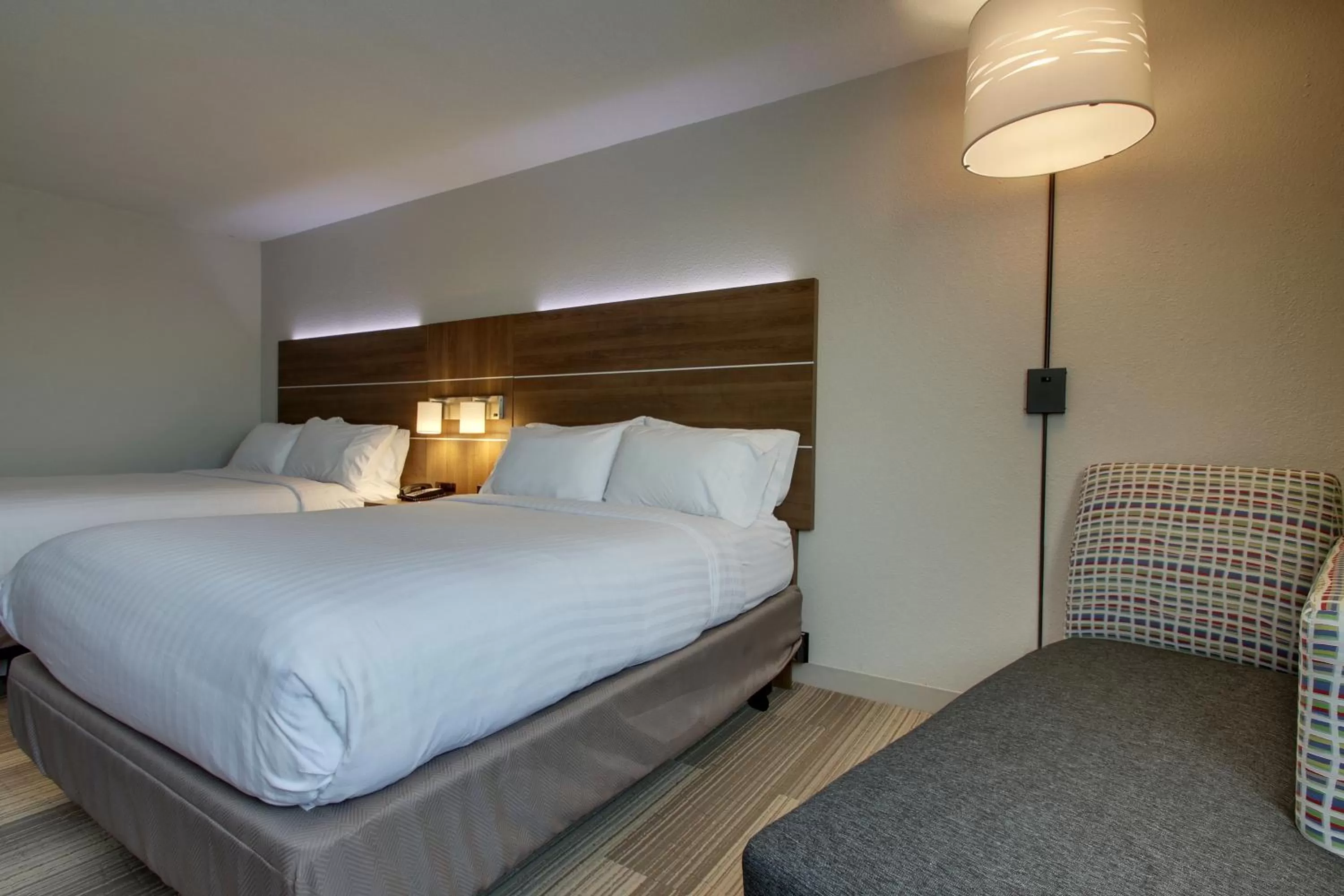 Bedroom, Bed in Holiday Inn Express & Suites Wapakoneta by IHG