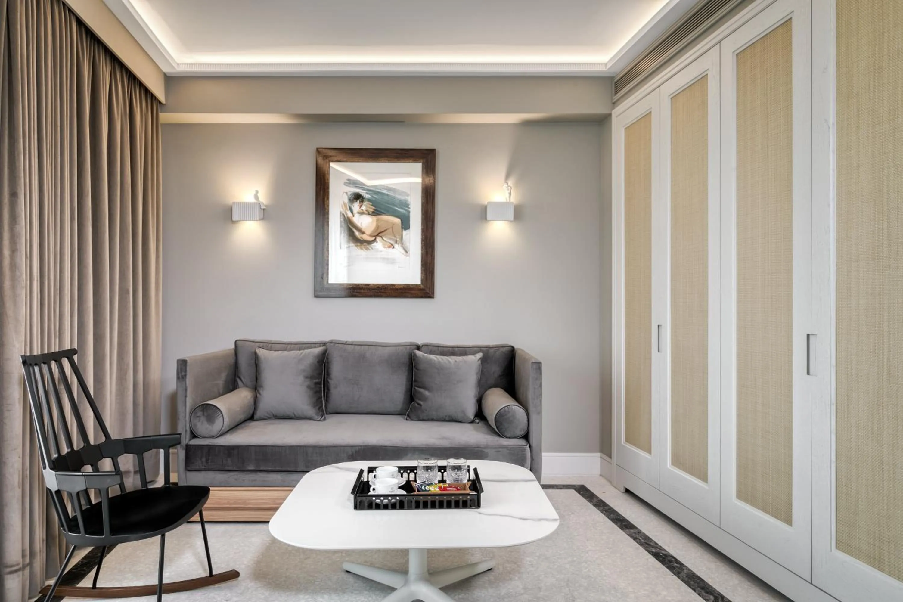 Living room in Athenian Foss