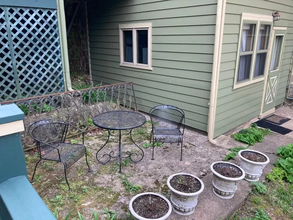 Abe's Spring Street Guest House