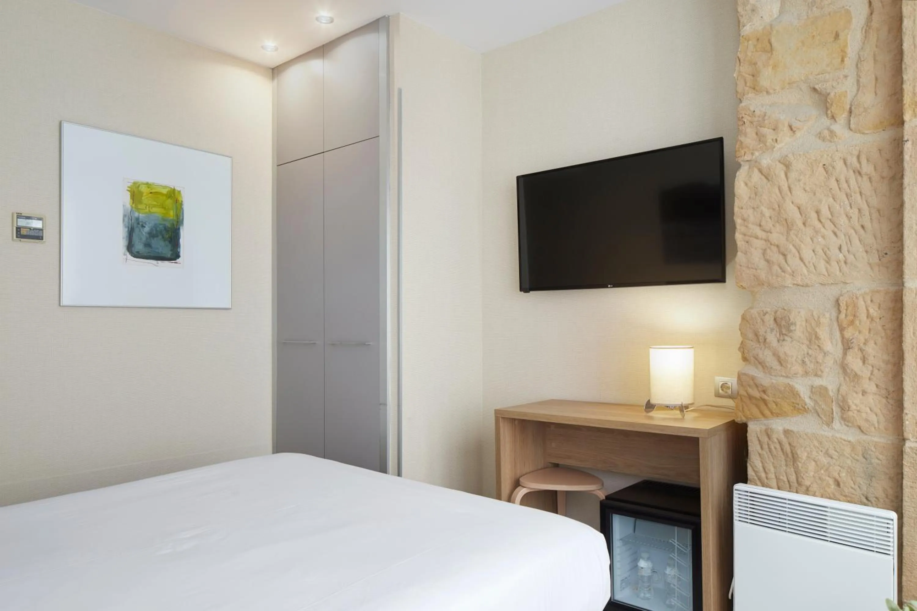 TV and multimedia, Bed in Welcome Gros Hotel