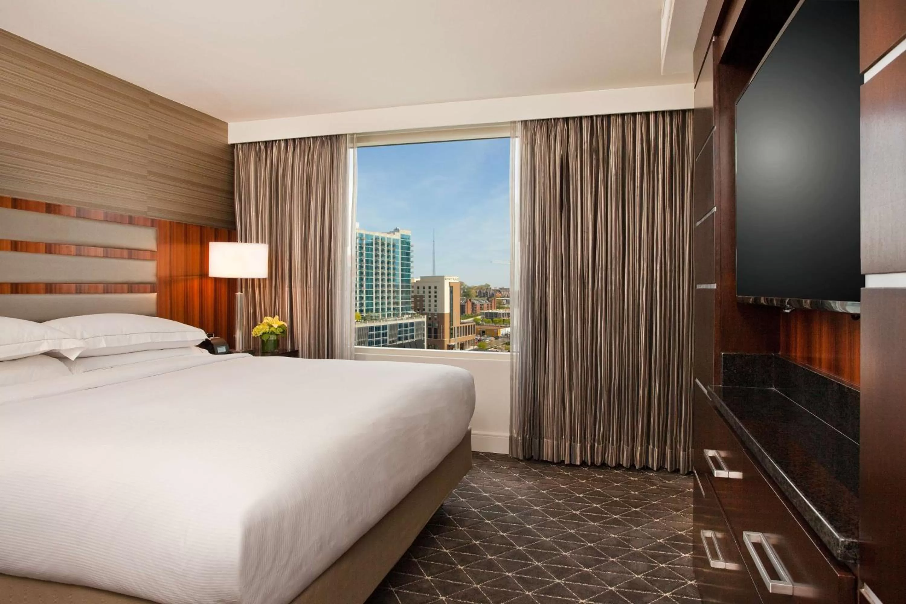 Bed in Hilton Nashville Downtown