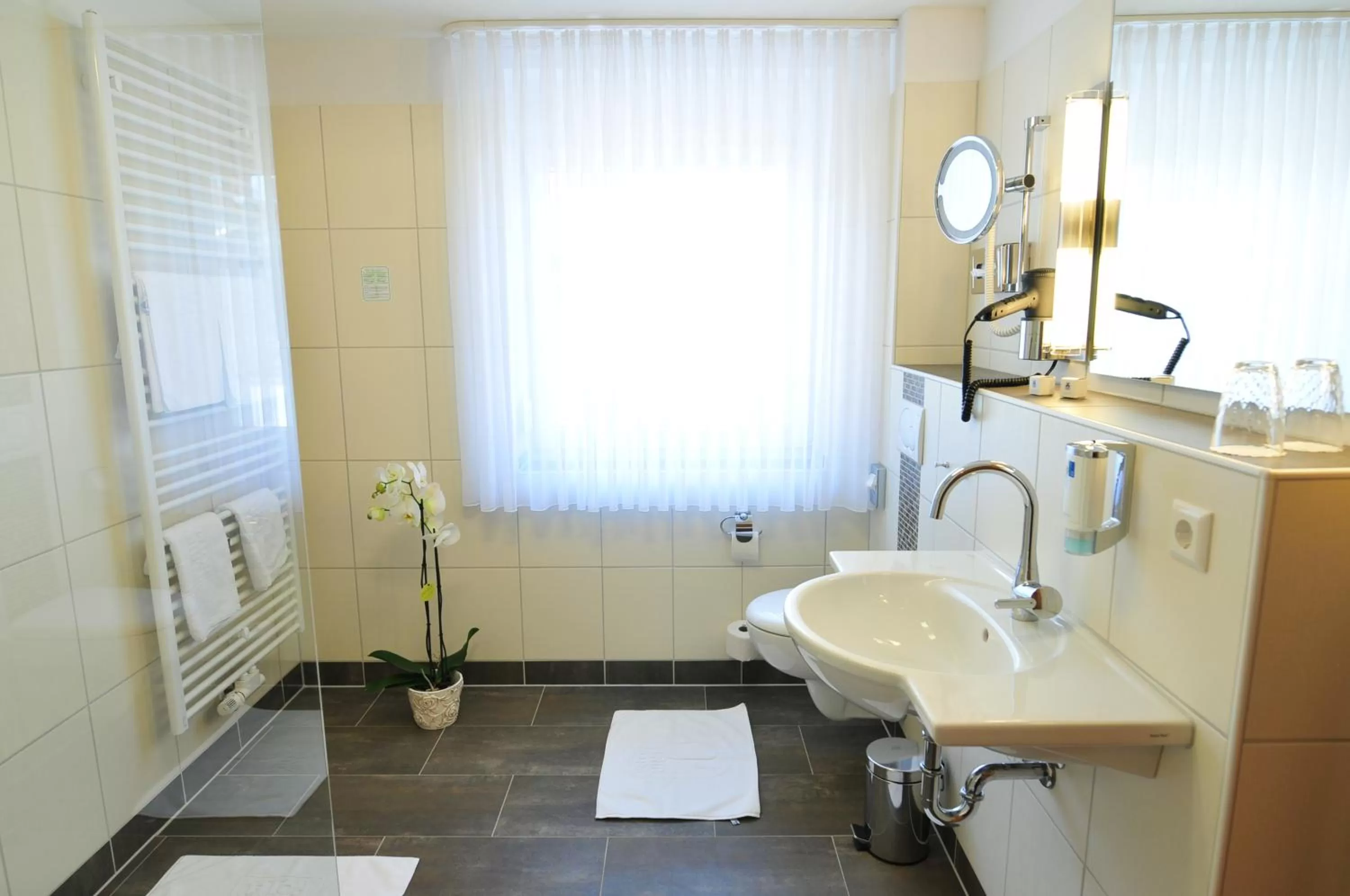 Bathroom in Flair Hotel Deutsches Haus